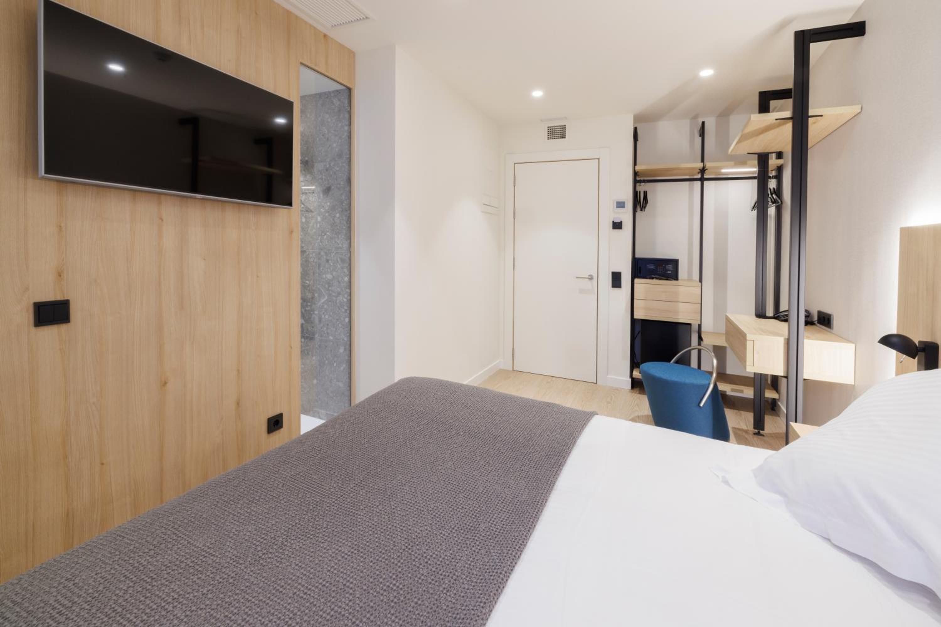 Double Room - Photo 2
