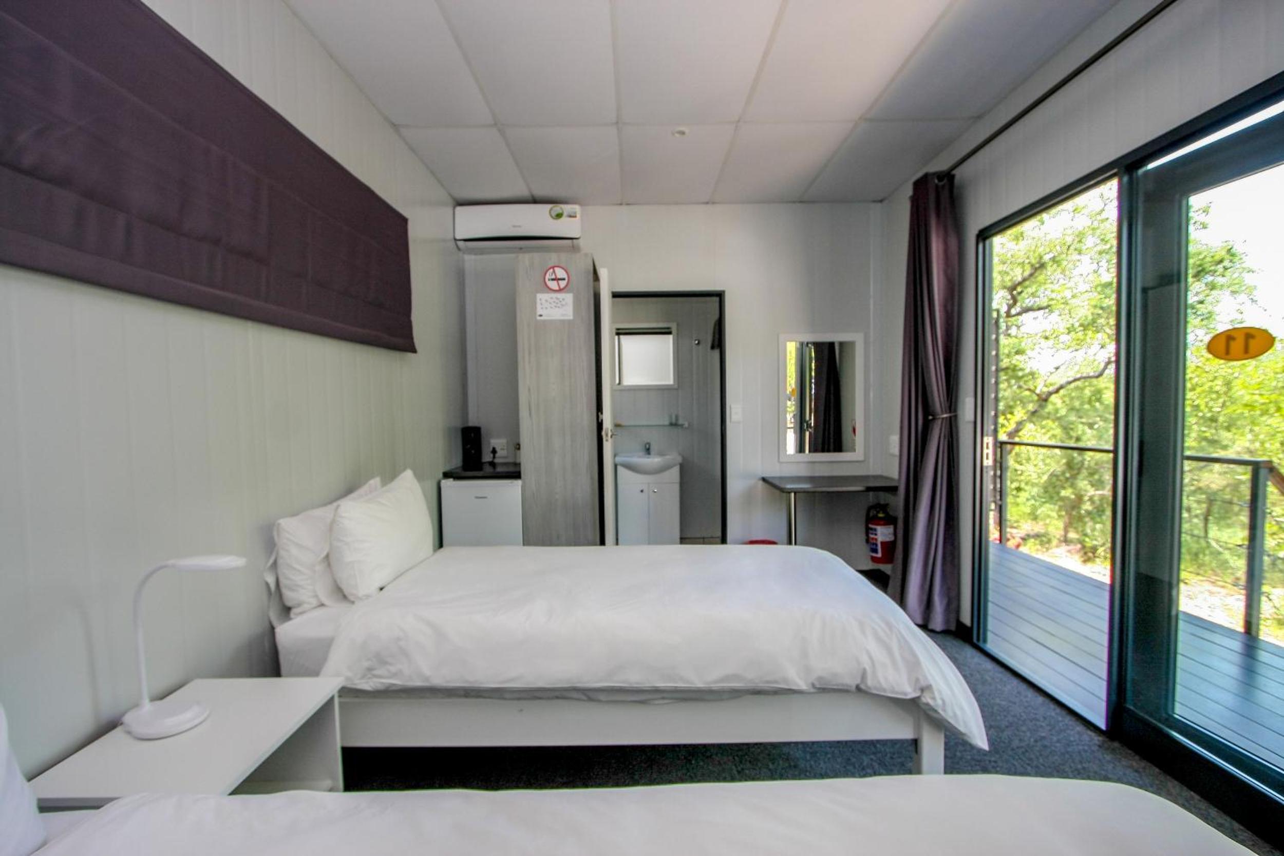 Twin Room - Photo 9