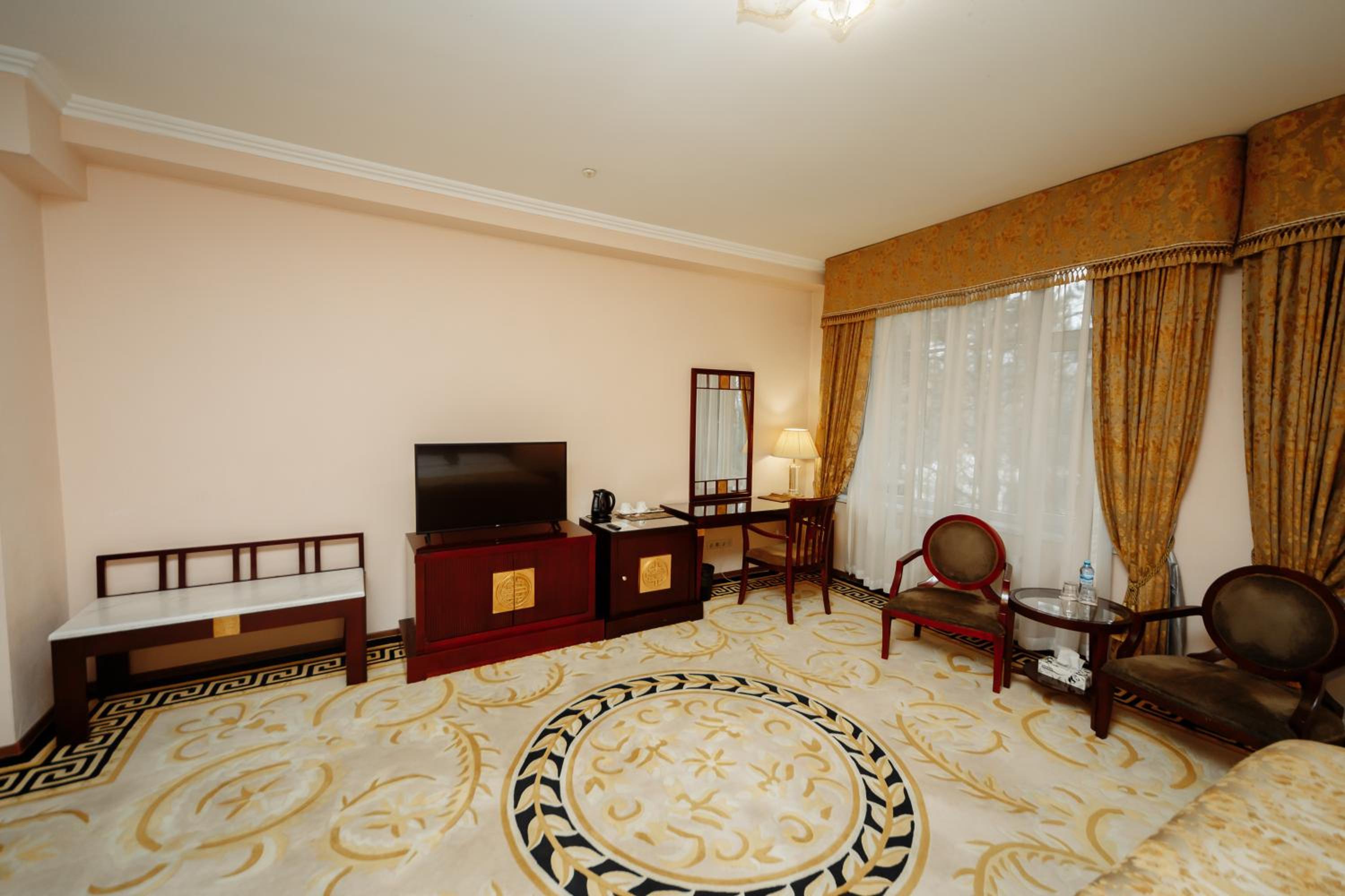 King Room with Two King Beds - Photo 4