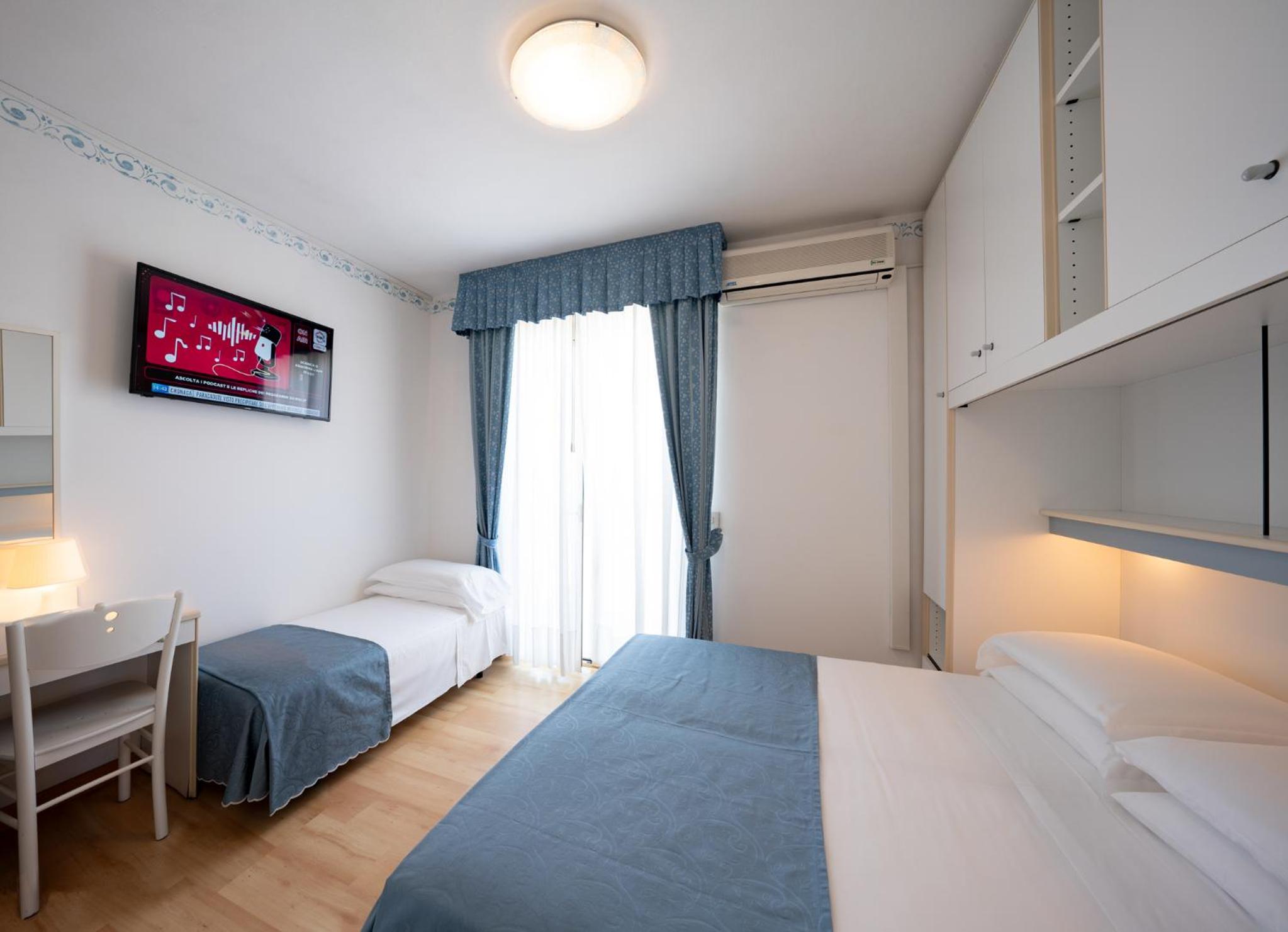 Standard Room with Lateral Sea View