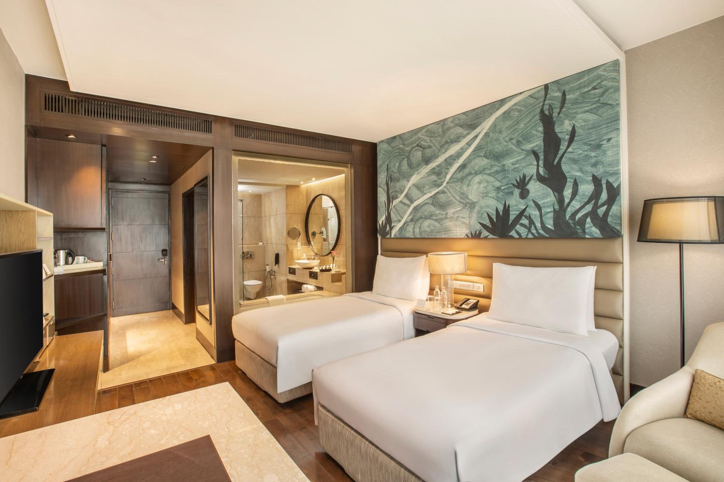 Executive Premier Twin Room with Bathtub- 10% saving on all hotel services