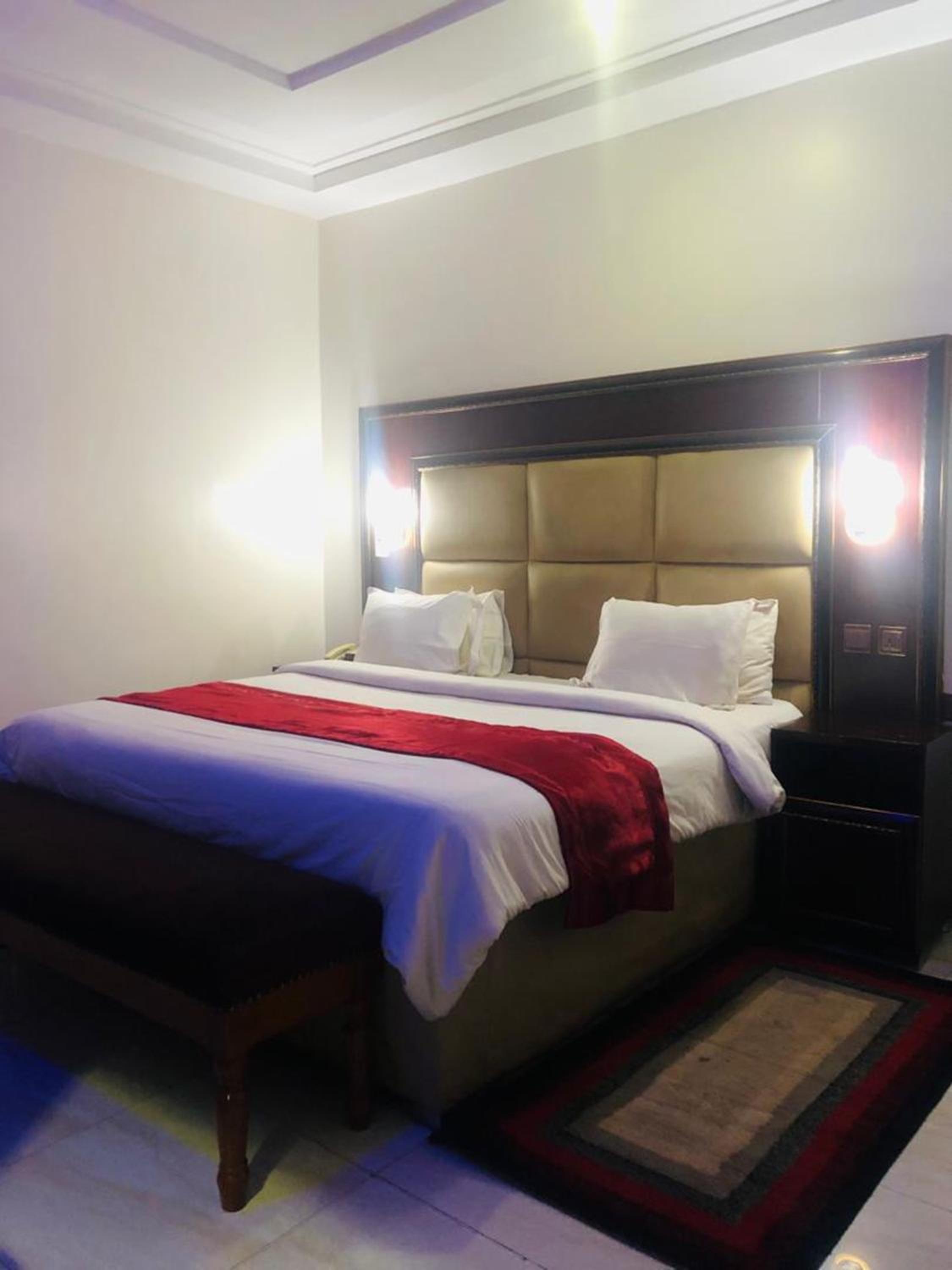 Deluxe Room - Photo 2