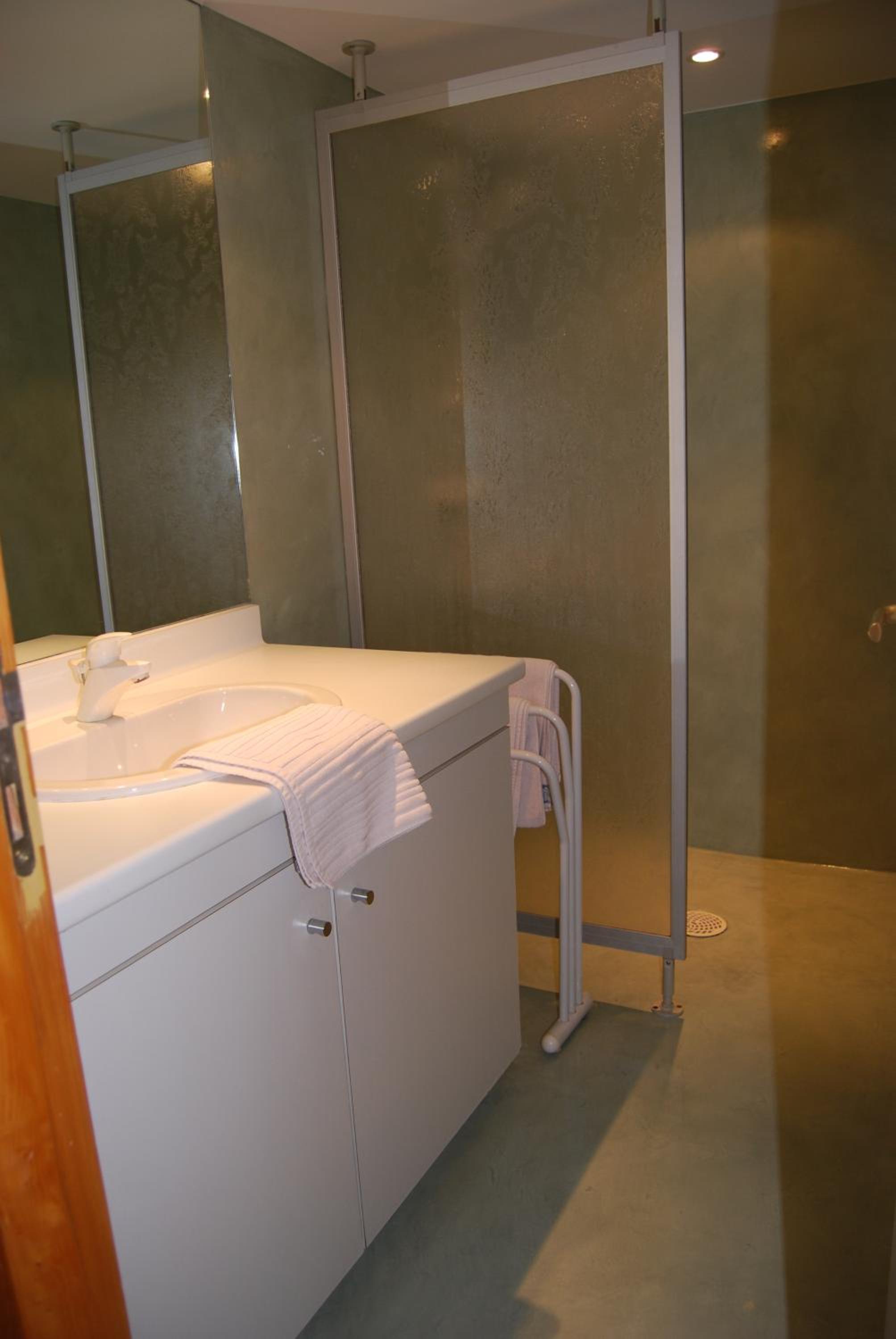 Twin Room - Photo 3