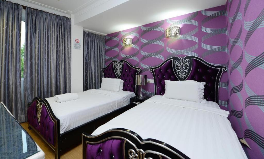 Twin Room - Photo 3