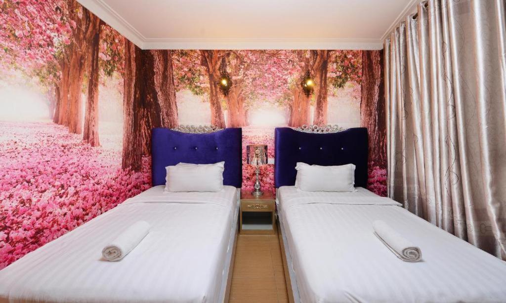 Twin Room - Photo 2