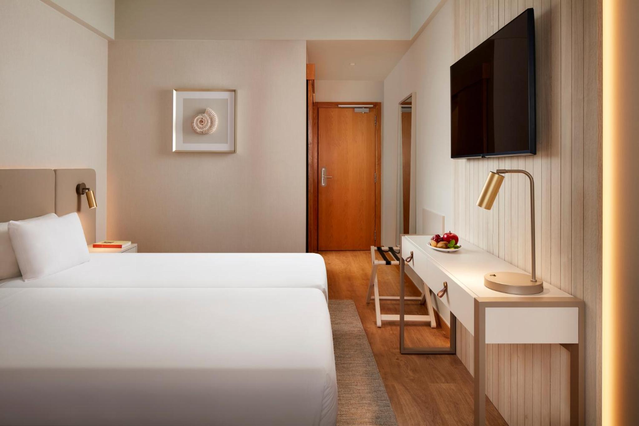 Double or Twin Room with City View photo 3