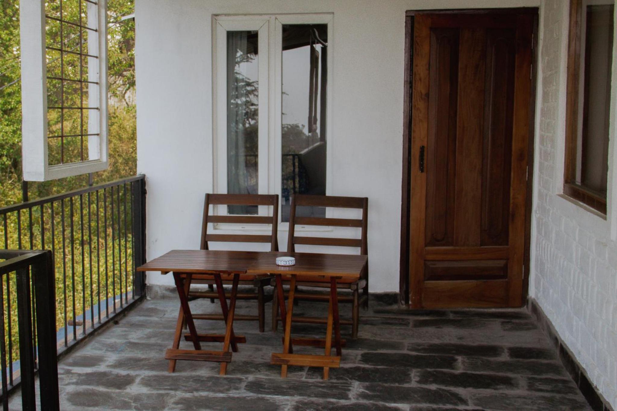 Double Room with Private Bathroom - Photo 2
