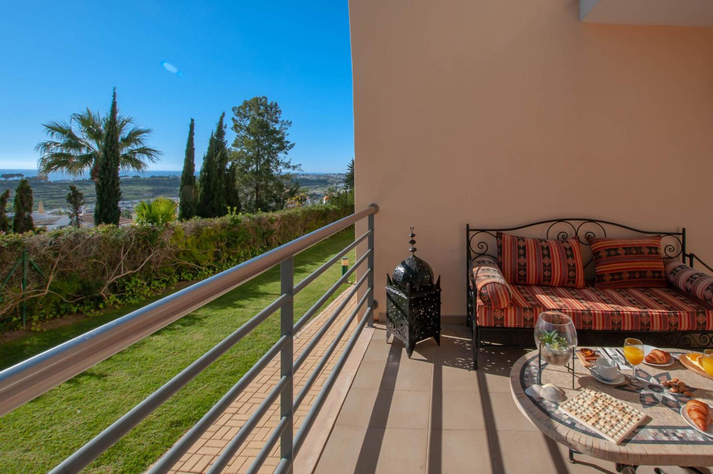 Apartment with Terrace - Photo 20