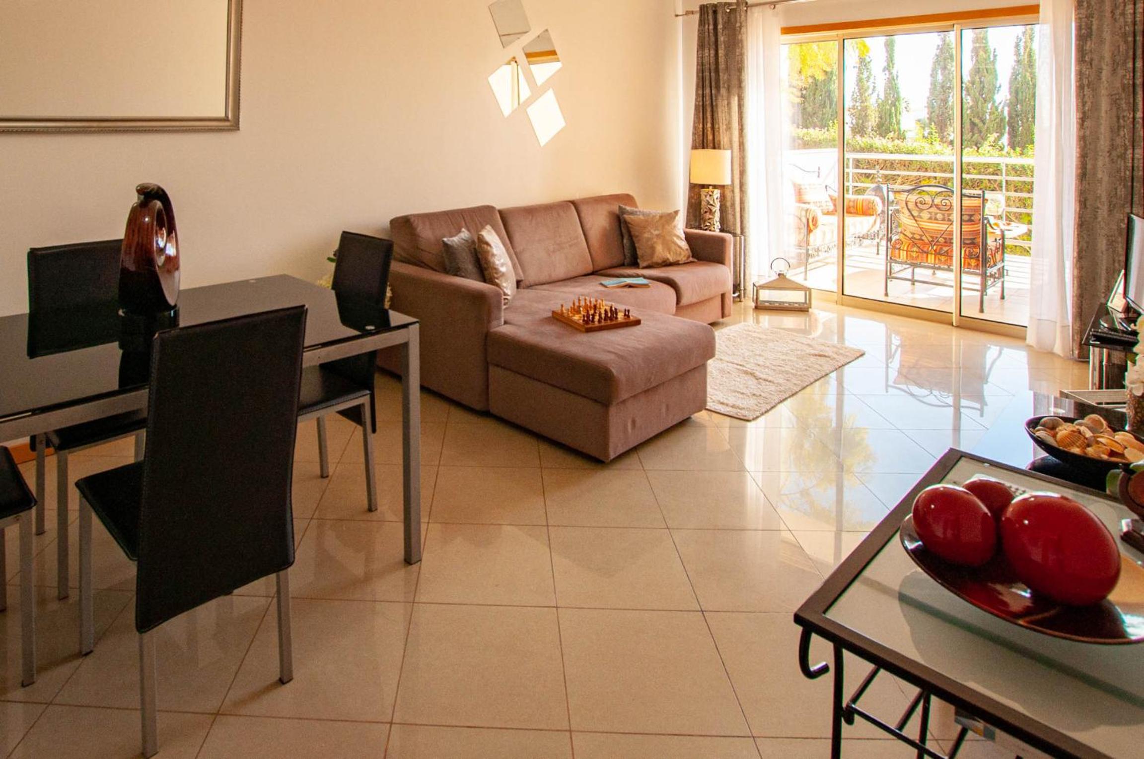Apartment with Terrace - Photo 4