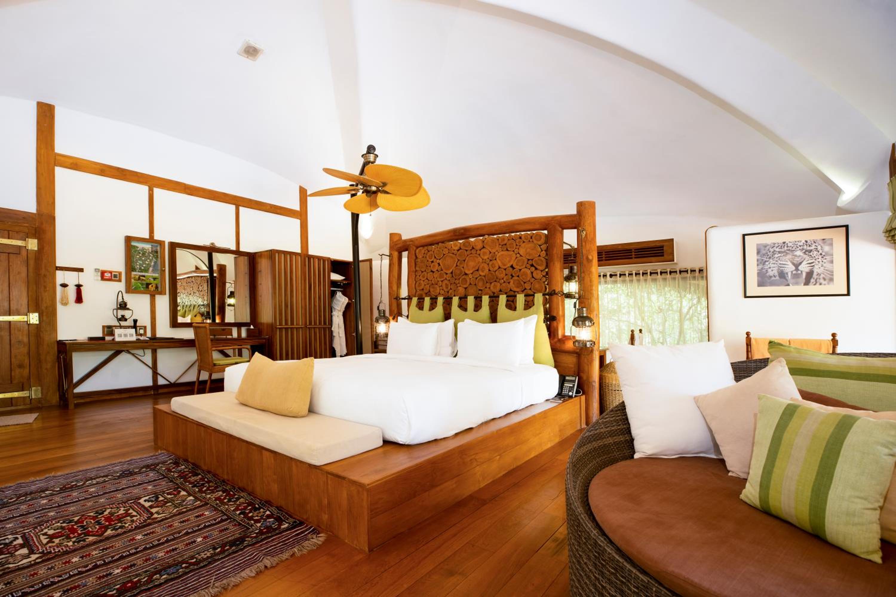 All Inclusive Luxury Cabin with Private Plunge Pool & One Game Drive photo 2