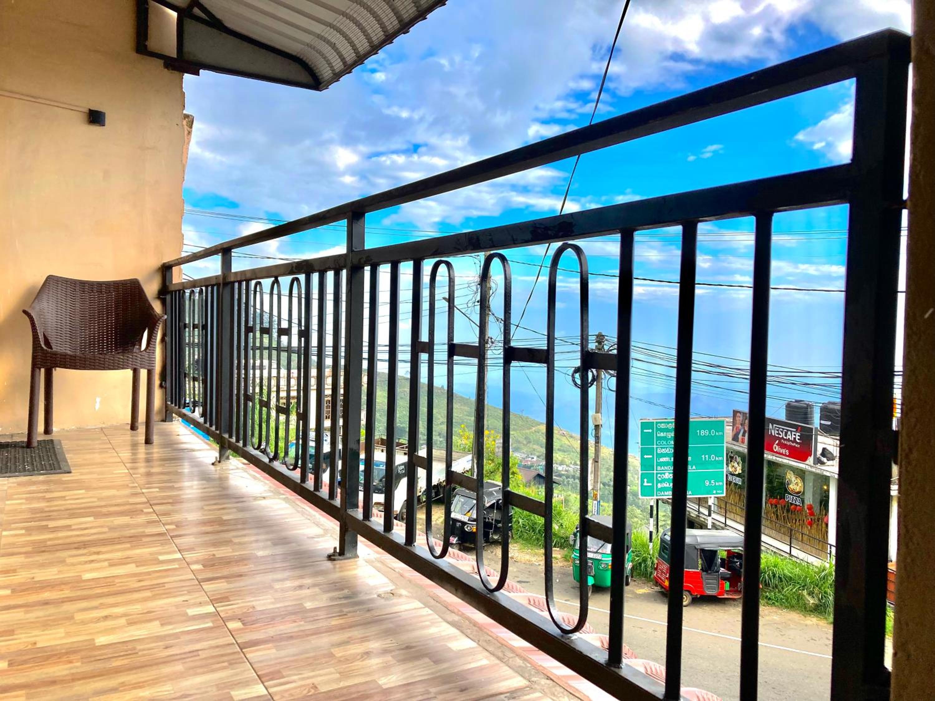 Deluxe Double or Twin Room with Lake View photo 3