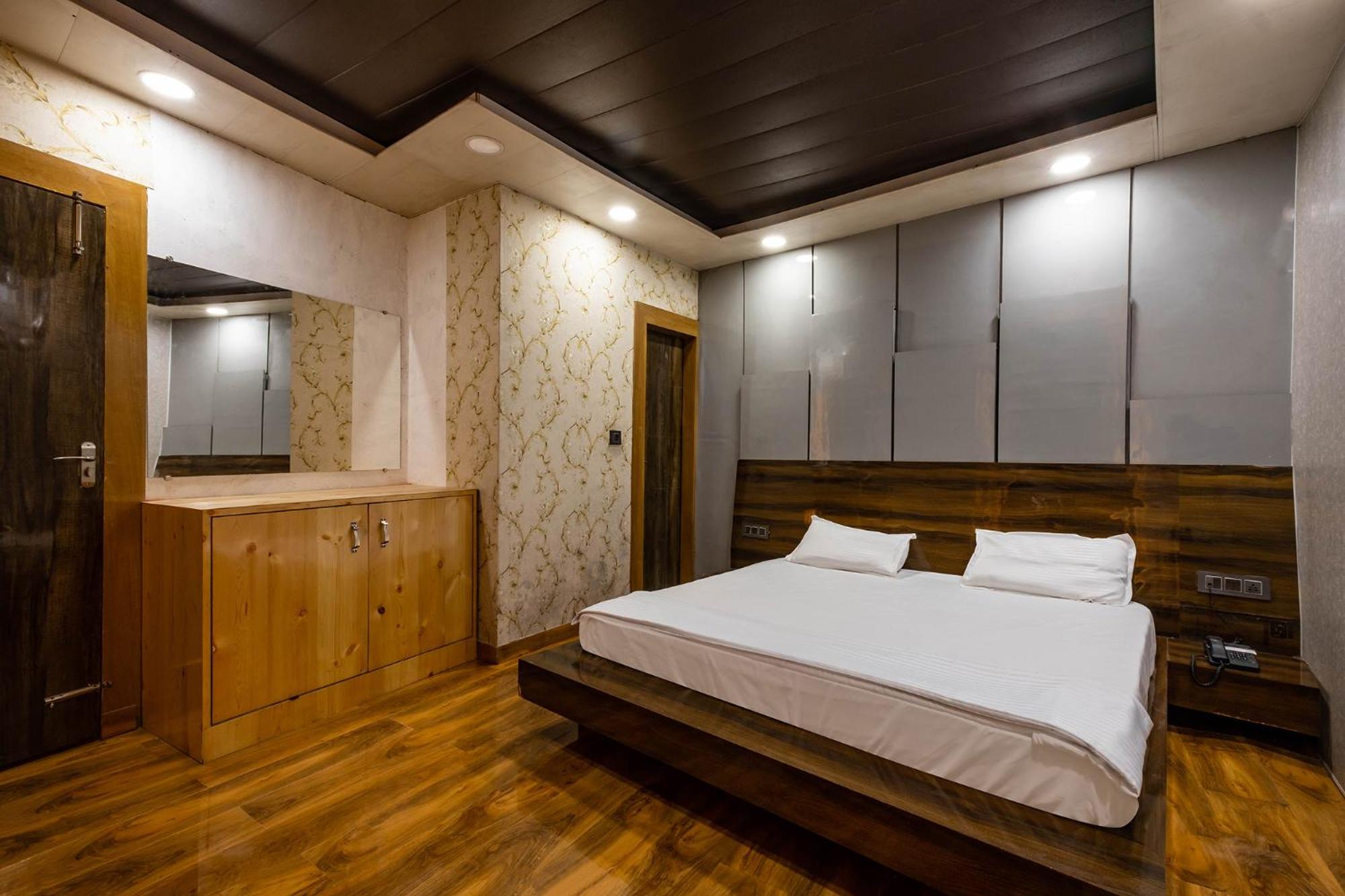 Deluxe Room - Photo 3