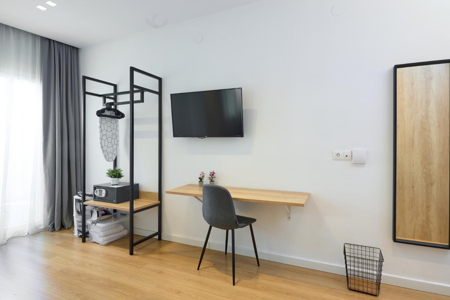 Standard Suite - Photo 1