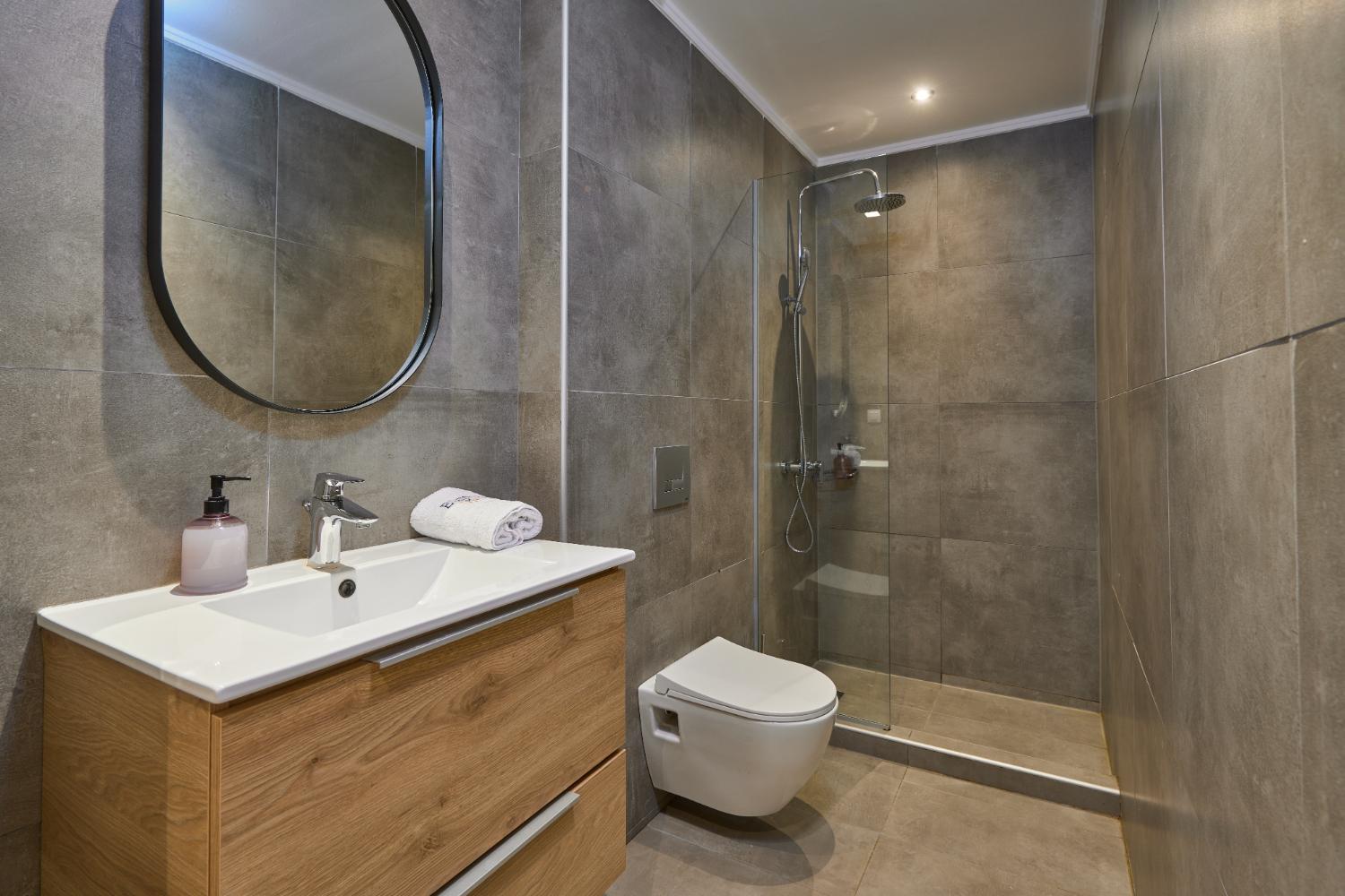 Standard Suite - Photo 12