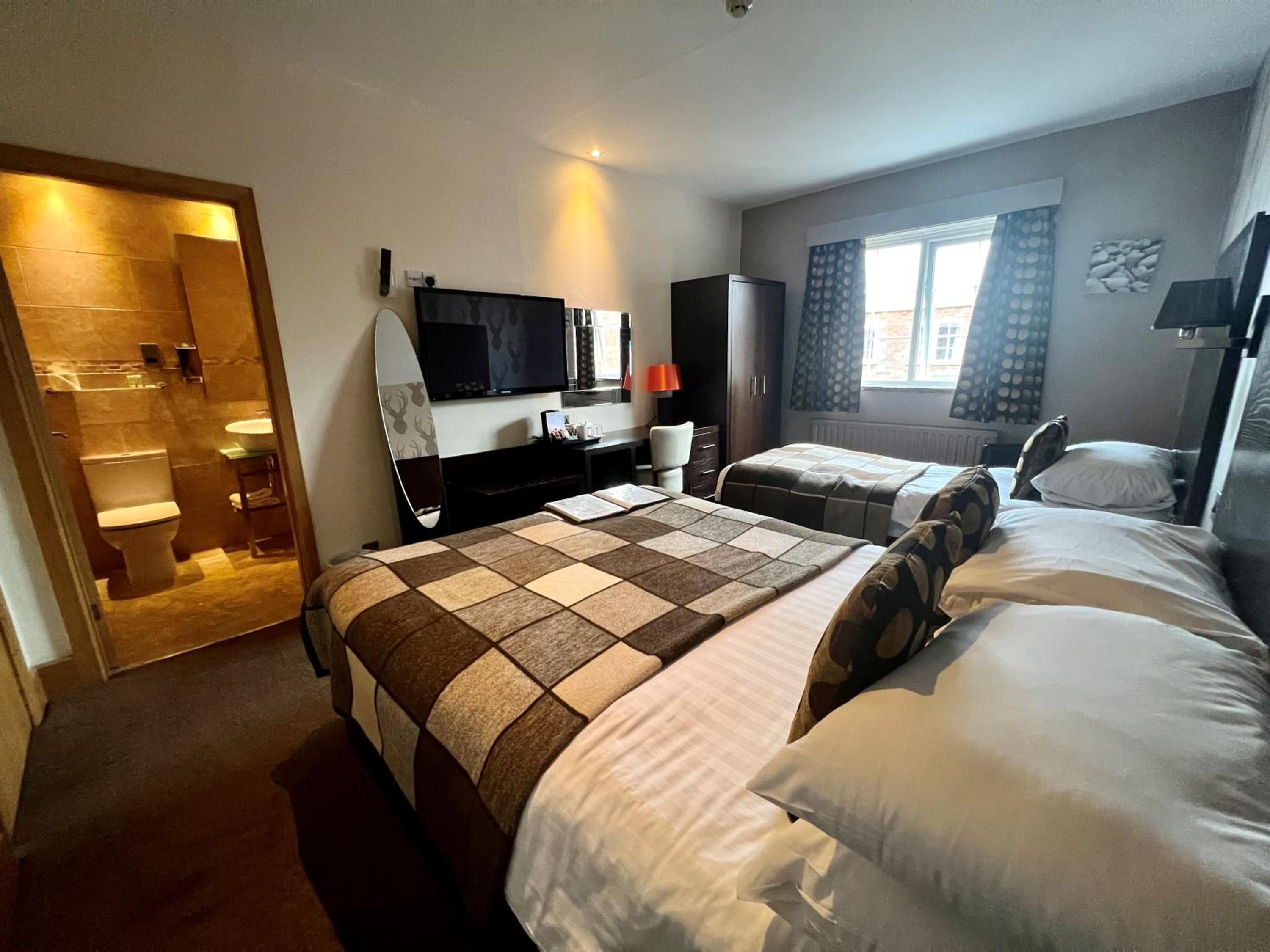 Deluxe Triple Room - Photo 5