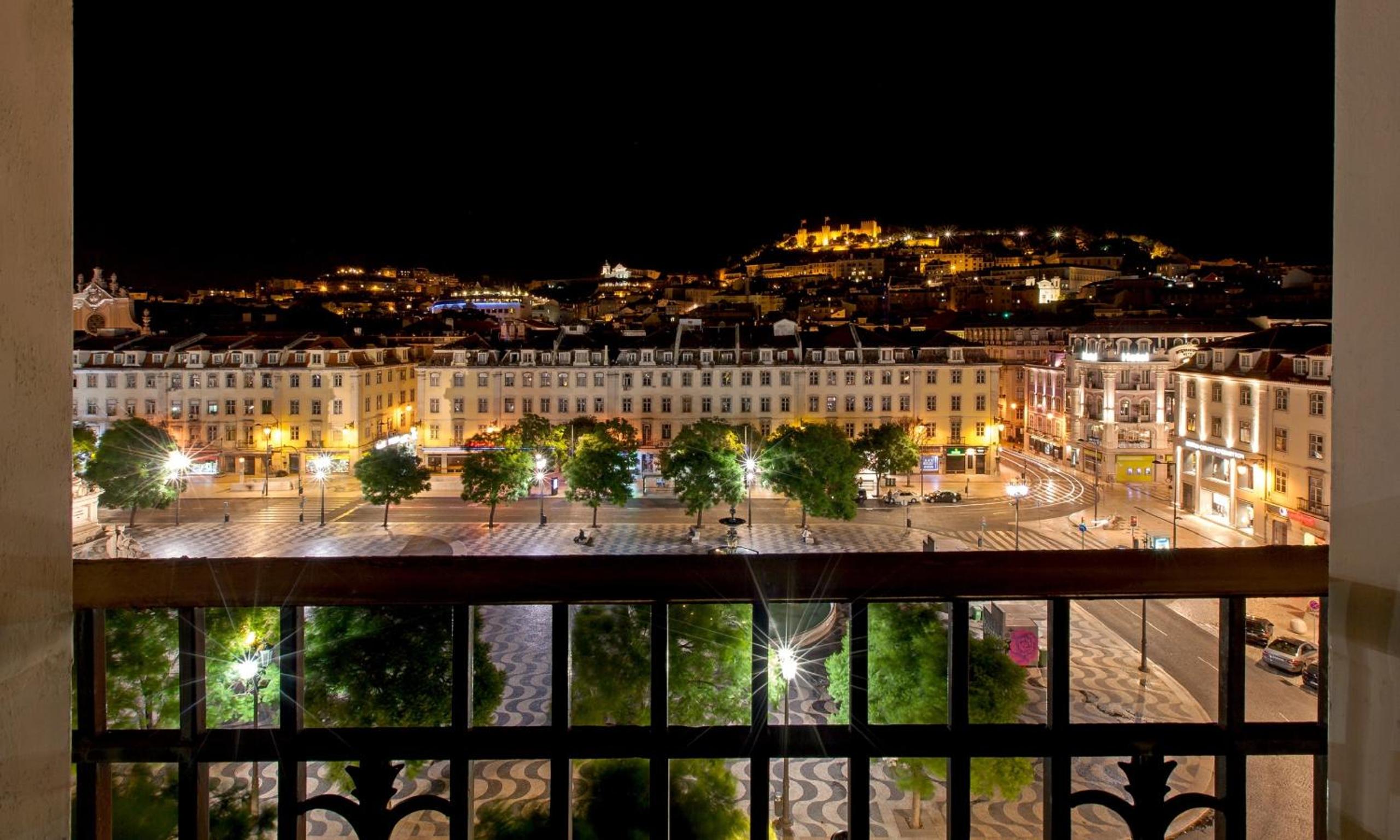 Double or Twin Room with Rossio Square view - Photo 2