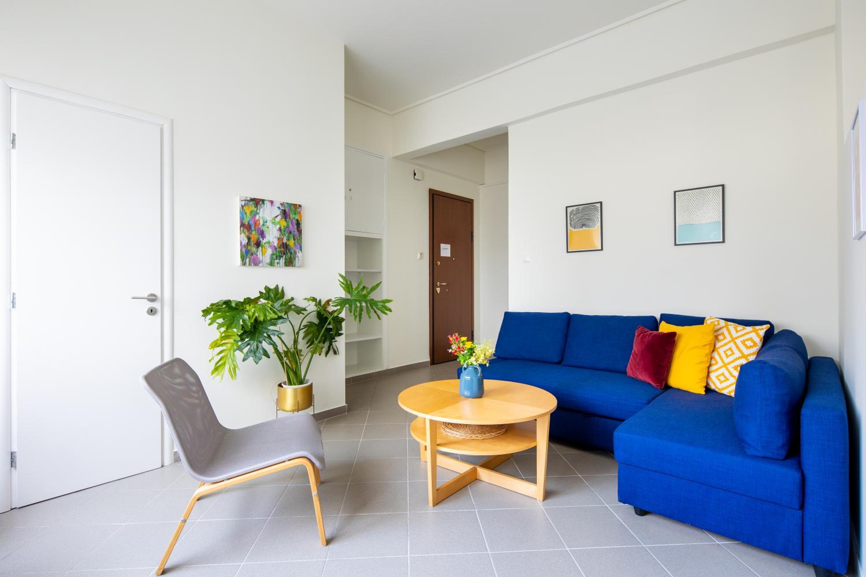 One-Bedroom Apartment photo 1