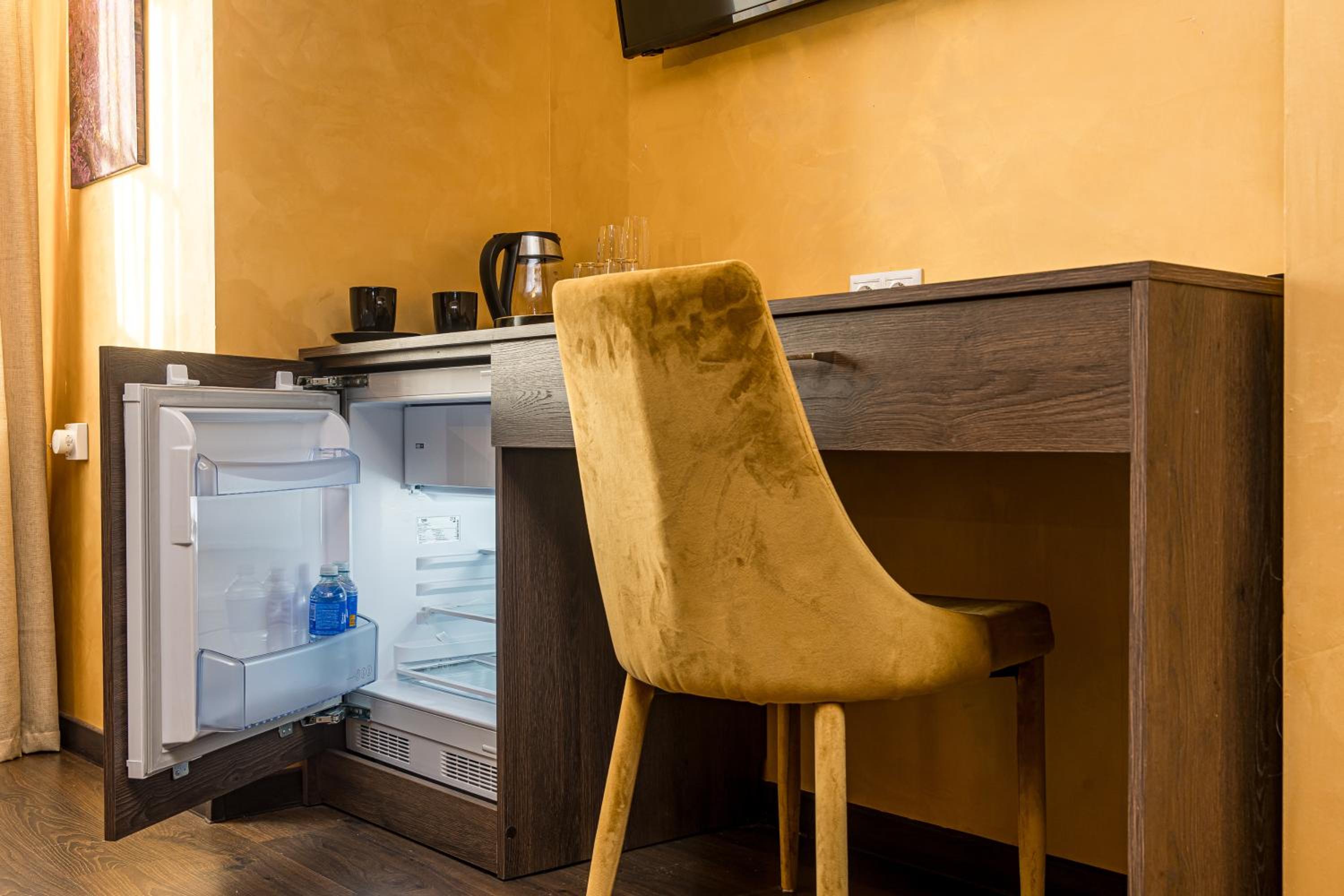 Deluxe King Suite - Photo 8