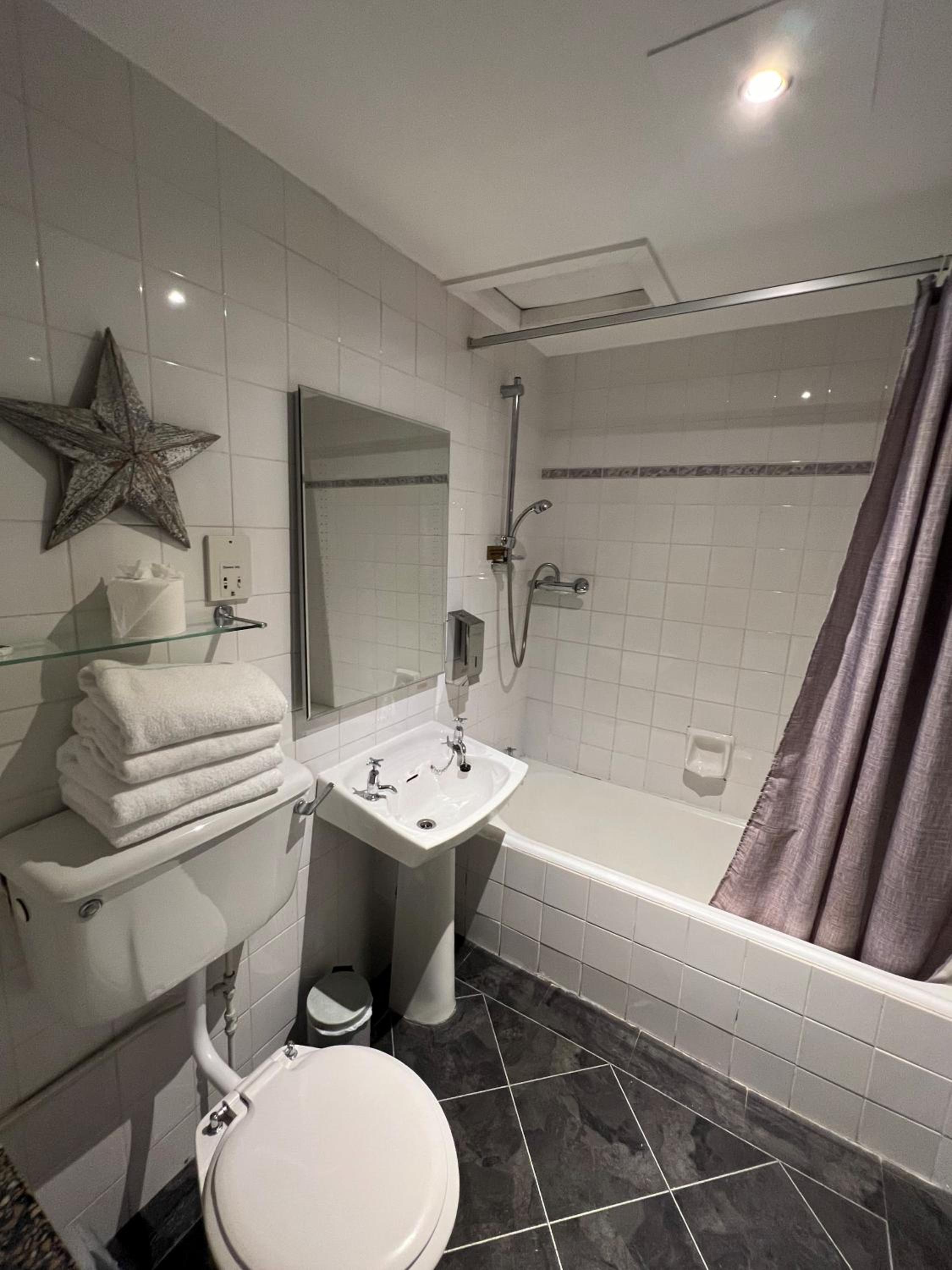 Classic Triple Room - Photo 4
