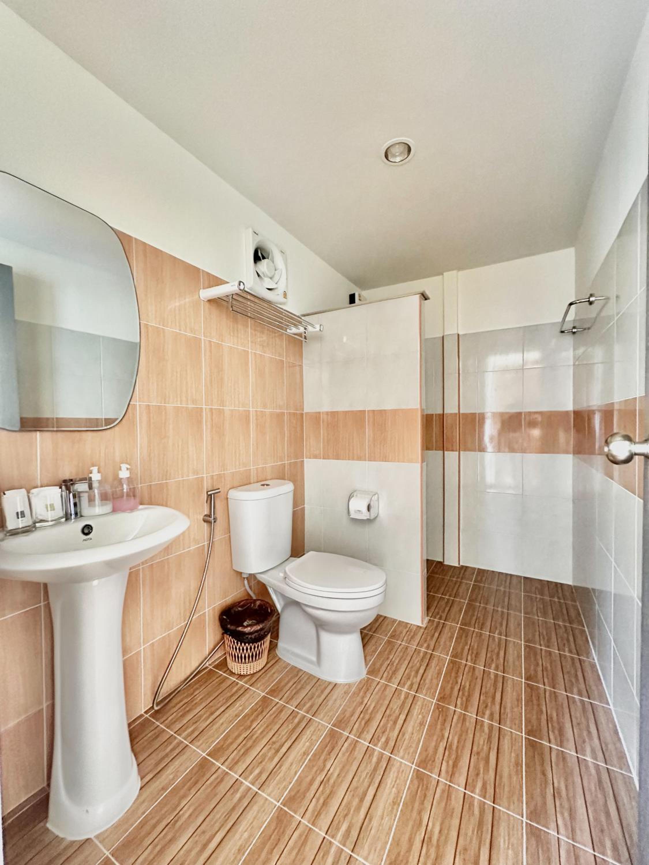 Two-Bedroom Bungalow - Photo 4