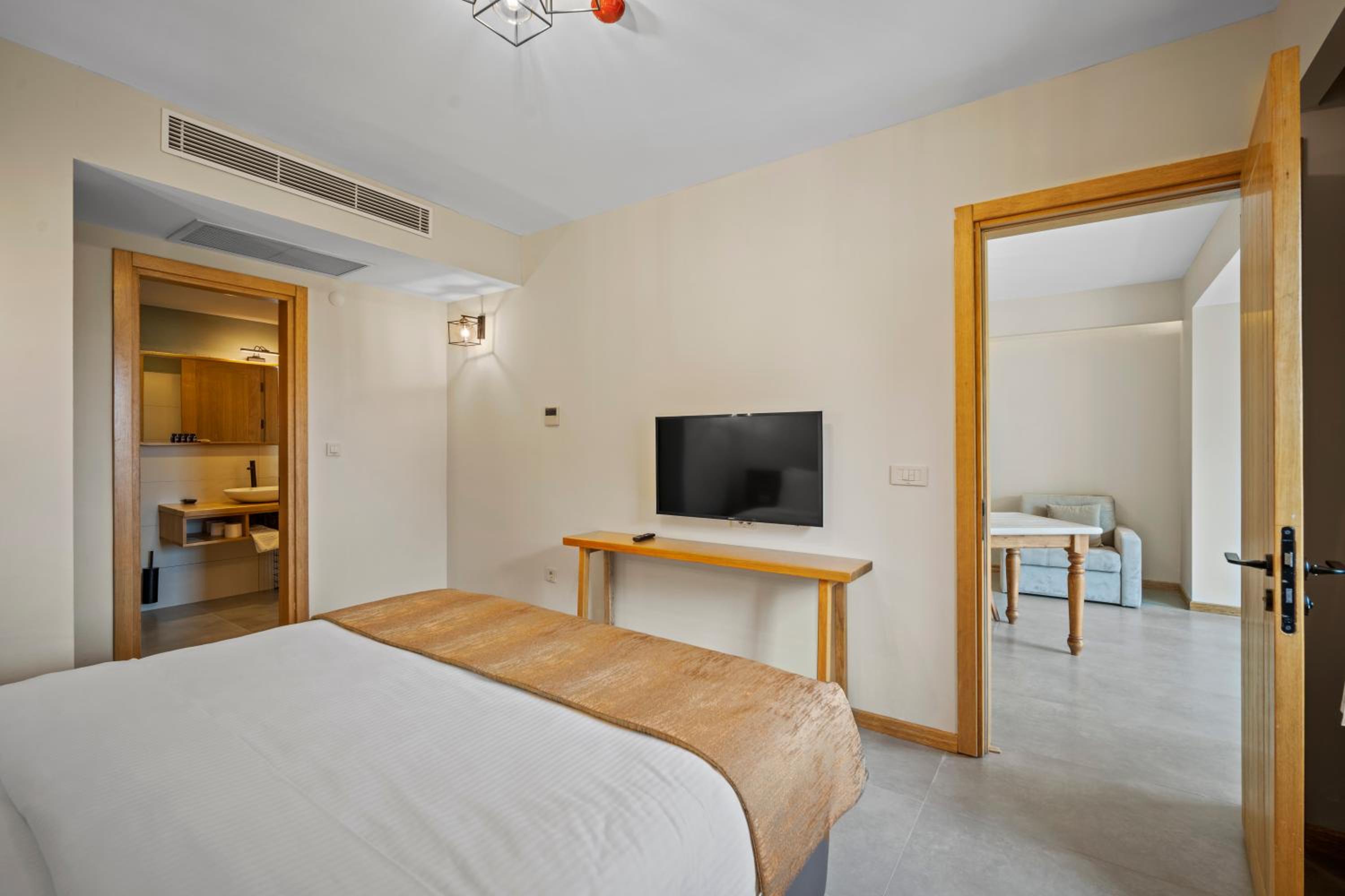 Premium Quadruple Room - Photo 1