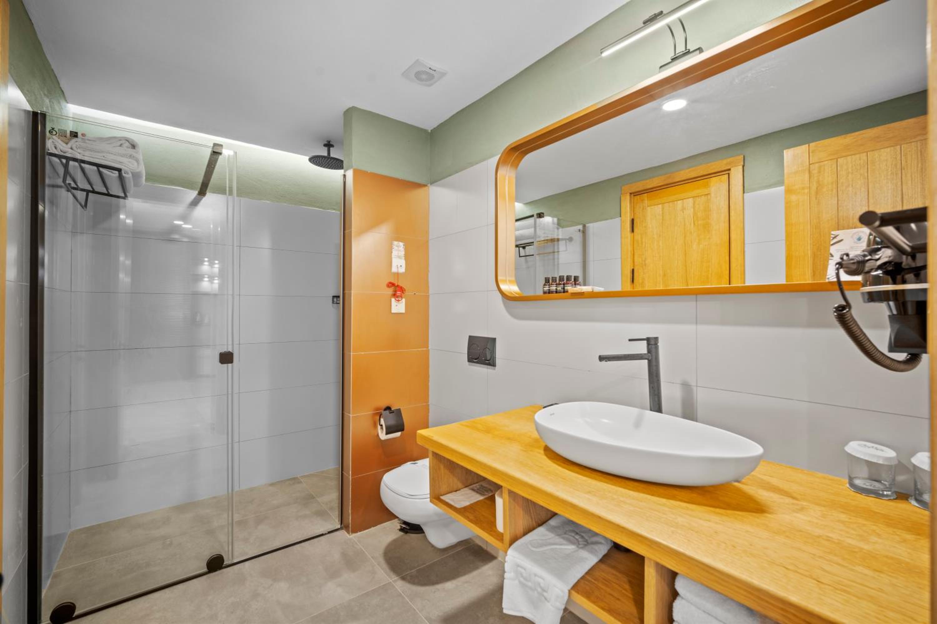 Premium Quadruple Room - Photo 4