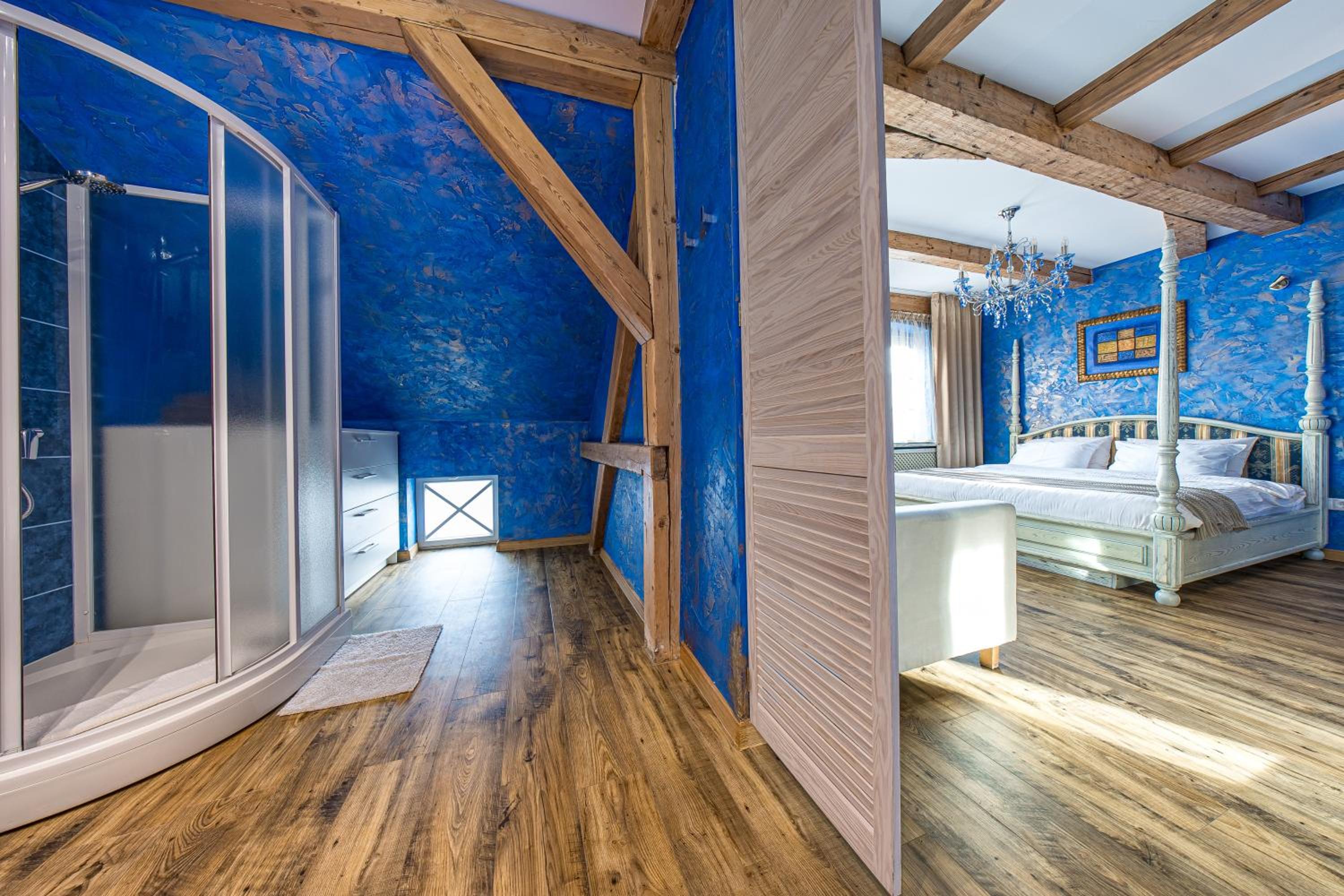 Superior King Suite - Photo 17