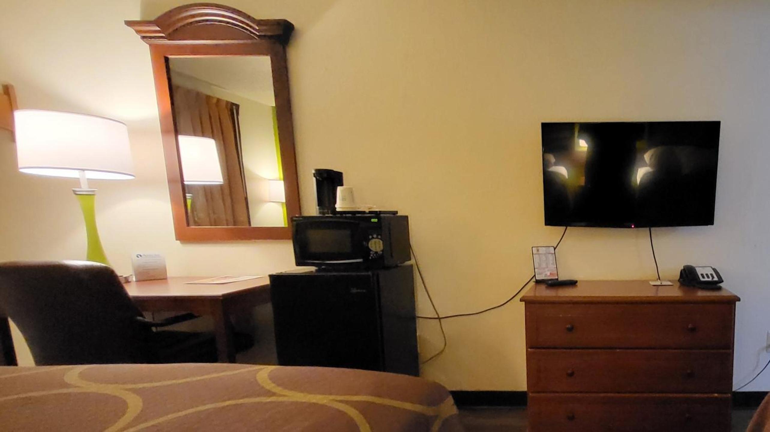 Queen Room with Two Queen Beds - Pet Friendly/Non-Smoking
