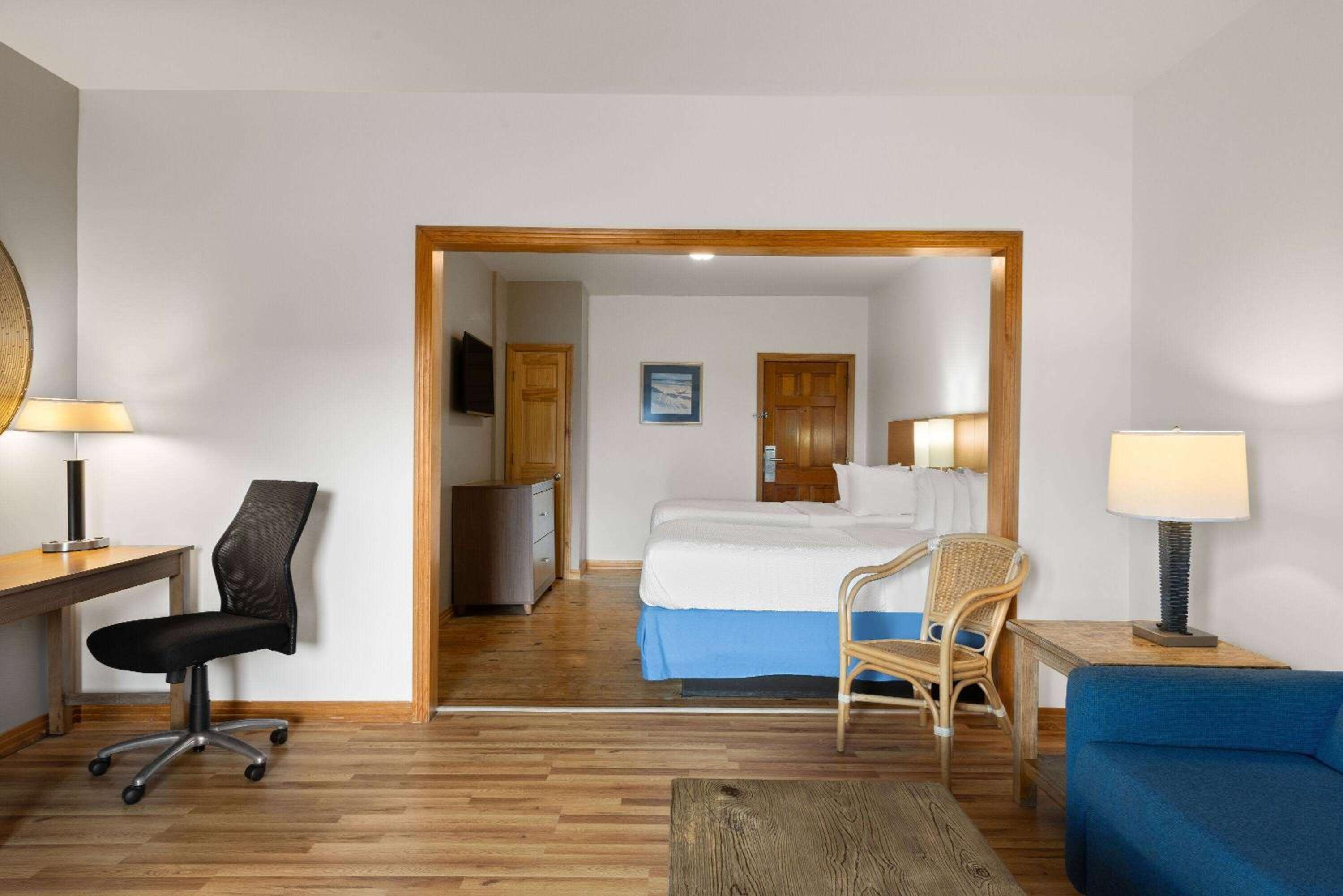 Suite with Two Double Beds Non Smoking First or Second Floor - Photo 2