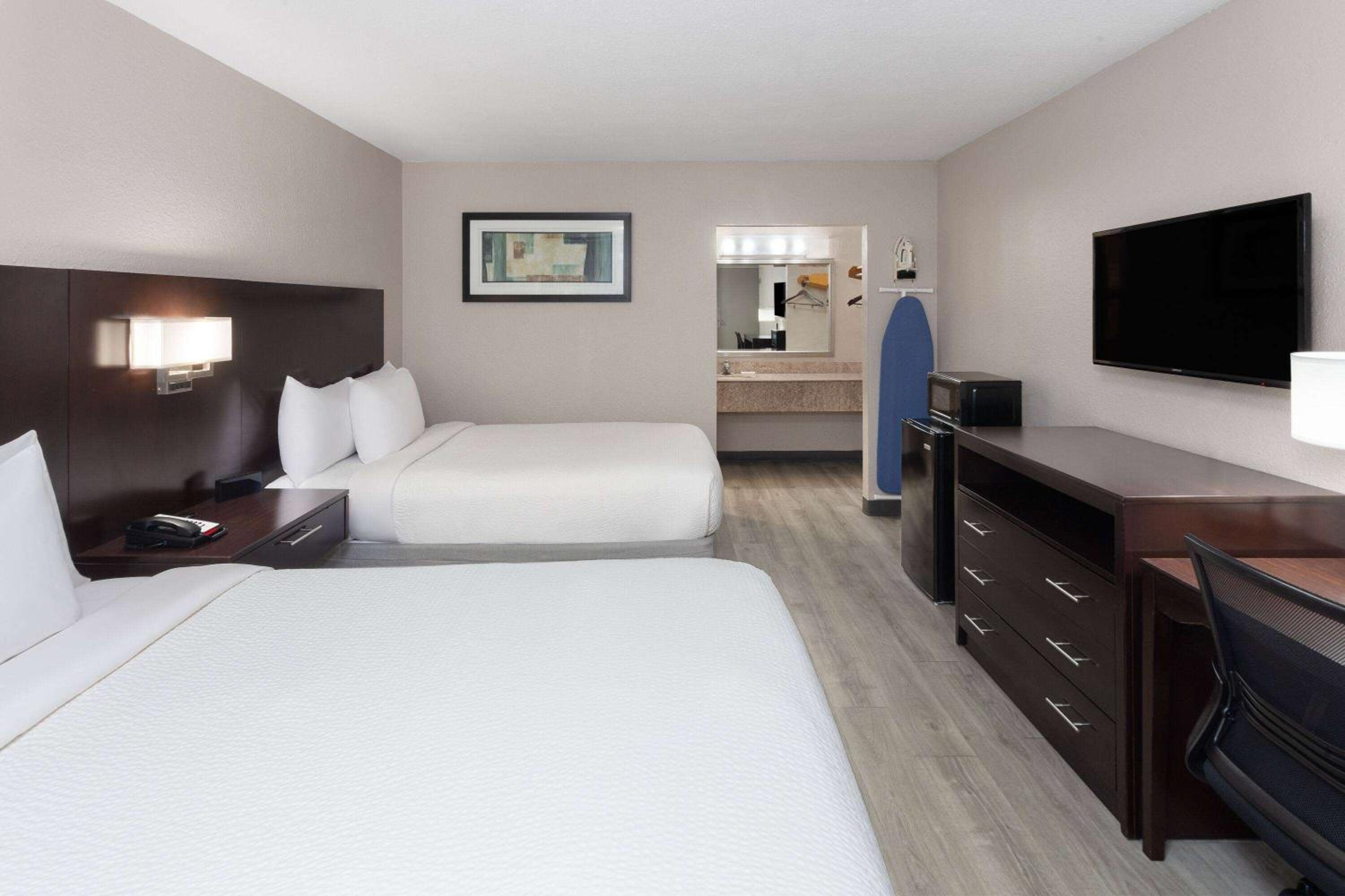 Double Room with Two Double Beds - Non-Smoking - Photo 1