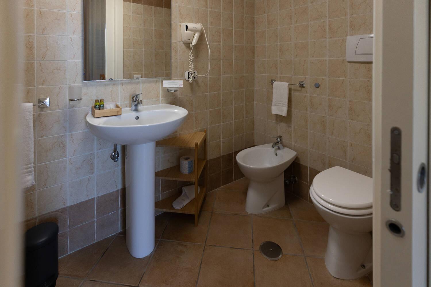Single Room photo 3