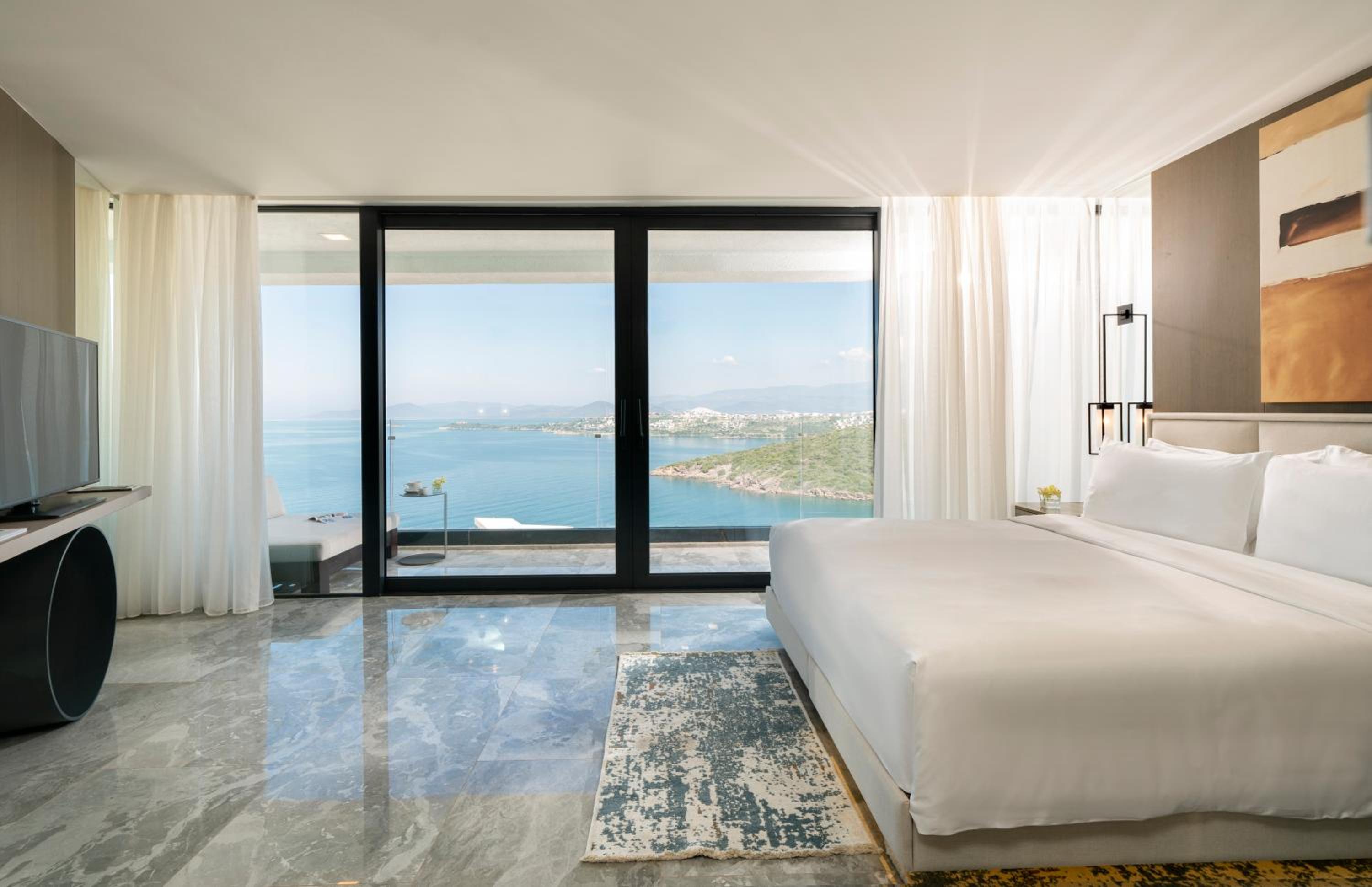 Deluxe Room with Sea view and Balcony