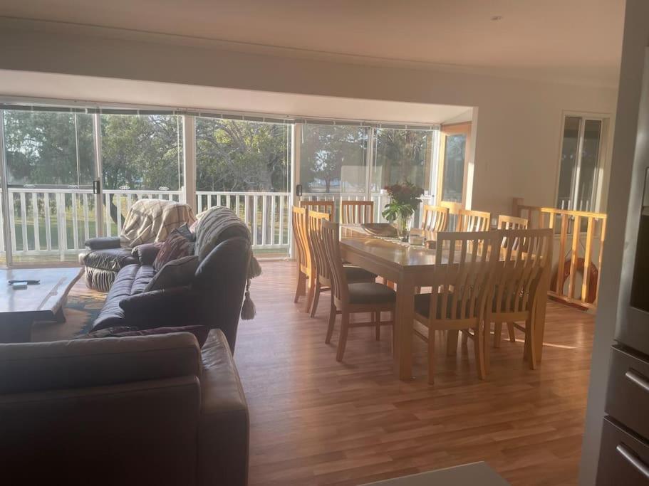 Four-Bedroom House photo 2