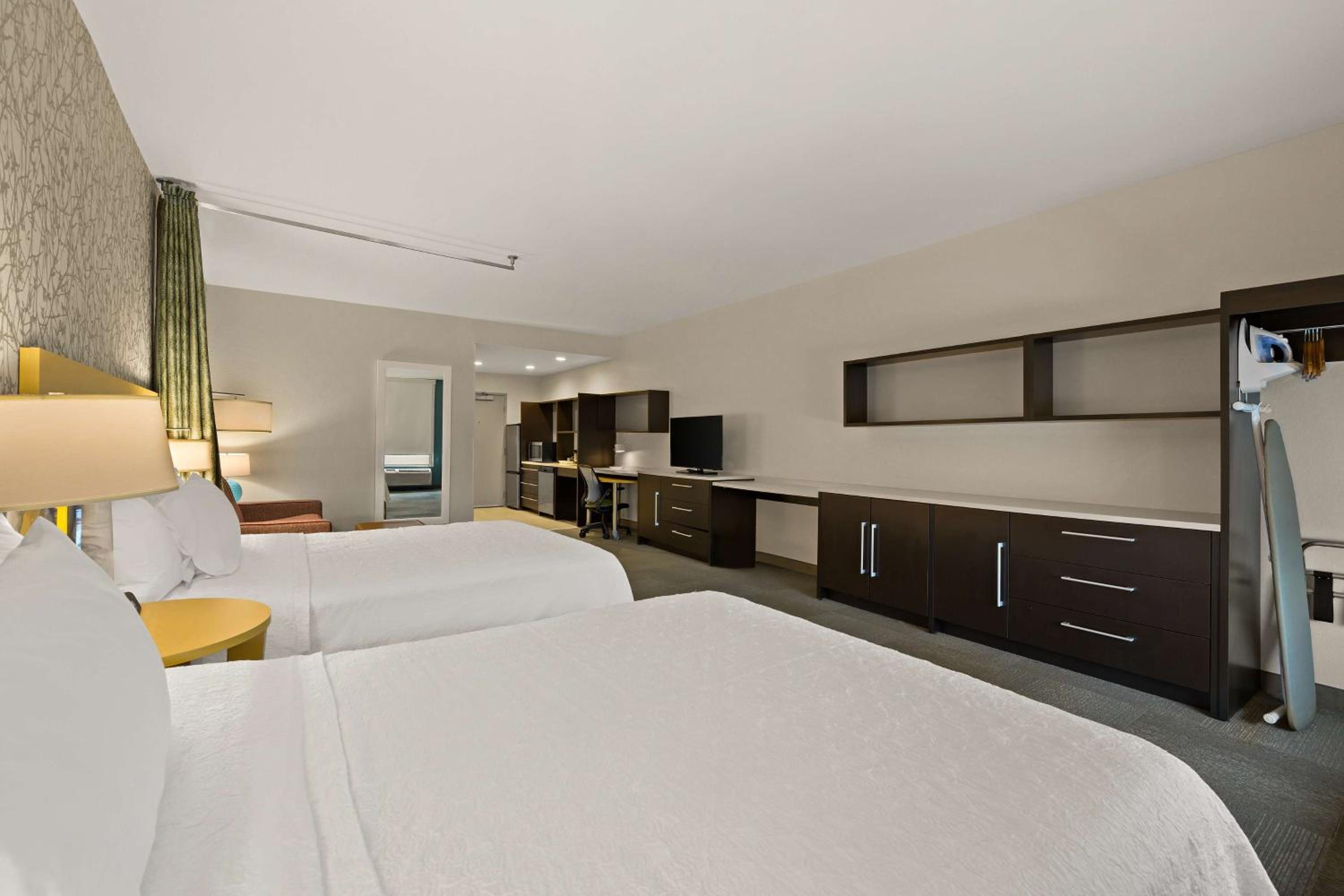 Queen Studio with Two Queen Beds - Non-Smoking