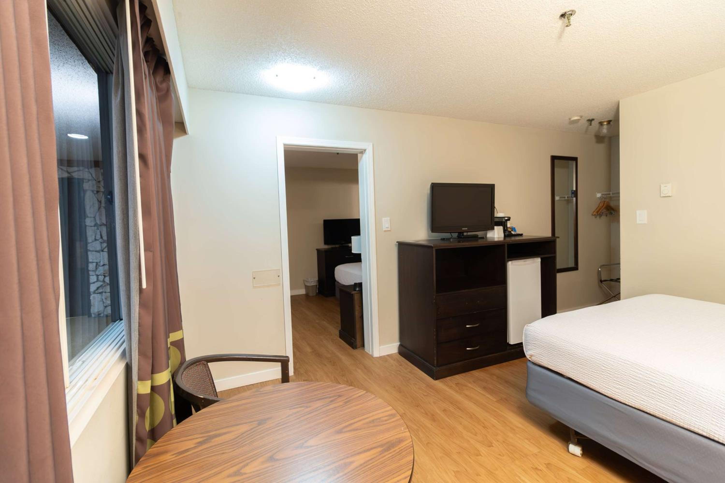Studio Suite - Non-Smoking - Photo 1