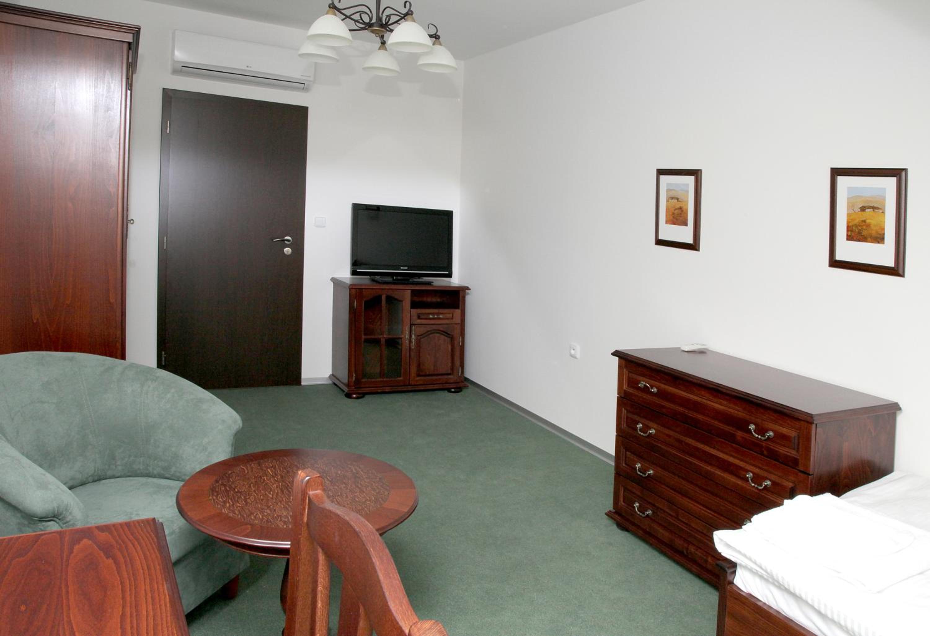 Single Room with Shared Bathroom photo 3