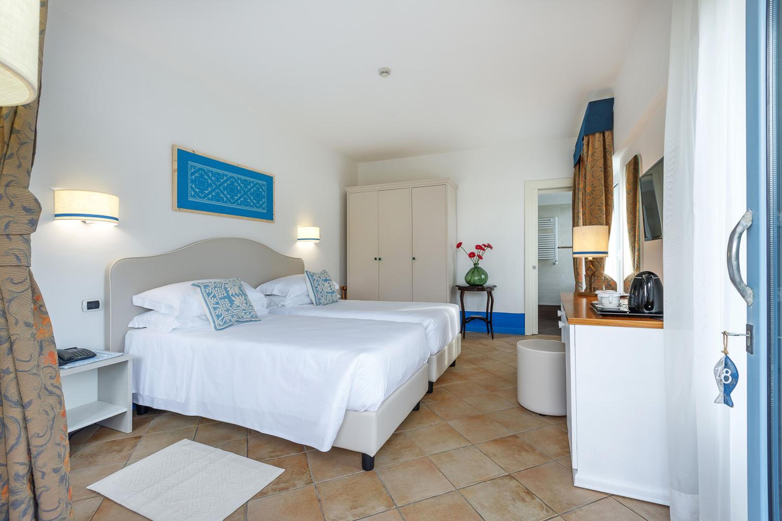 Deluxe Double or Twin Room photo 3