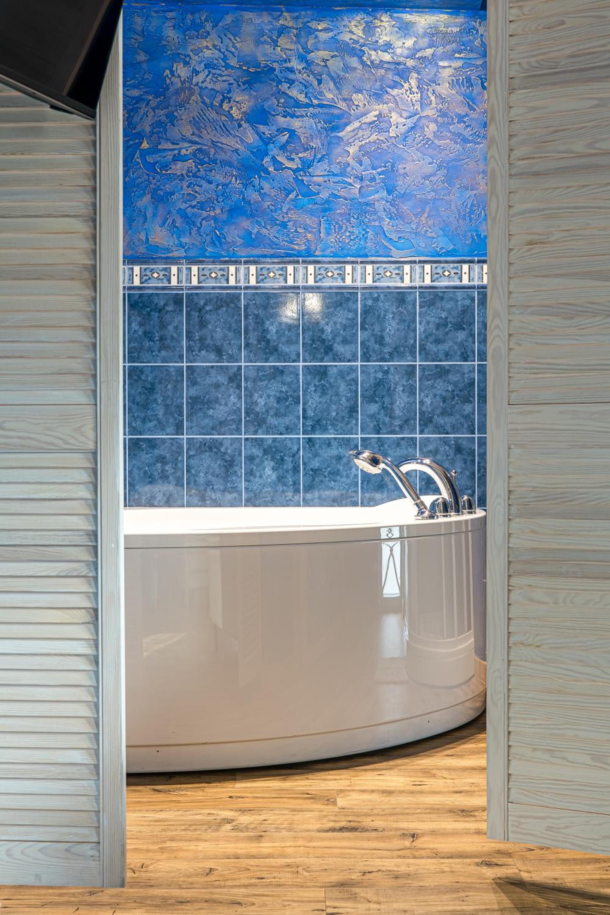 Superior King Suite - Photo 18
