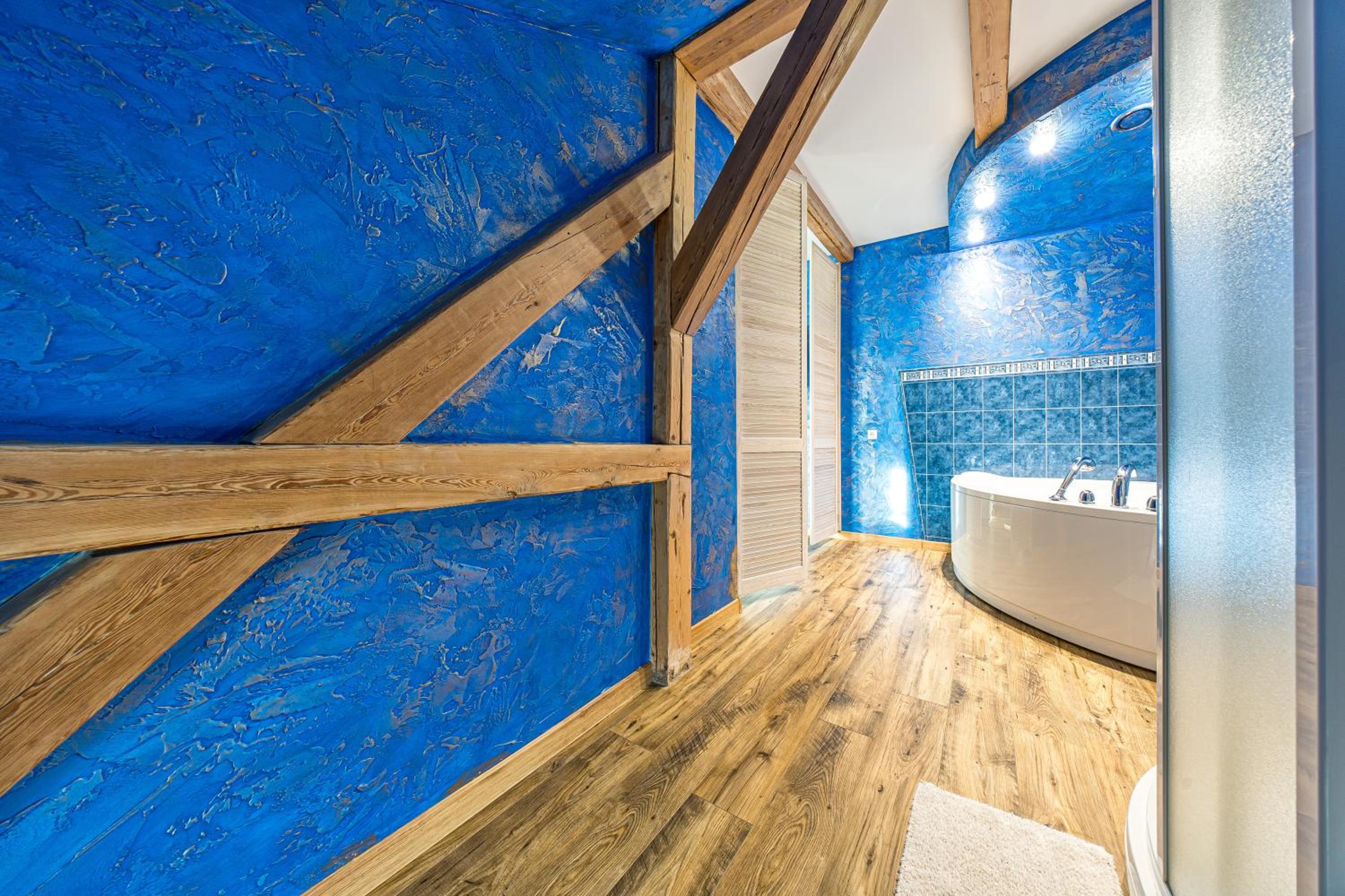 Superior King Suite - Photo 20