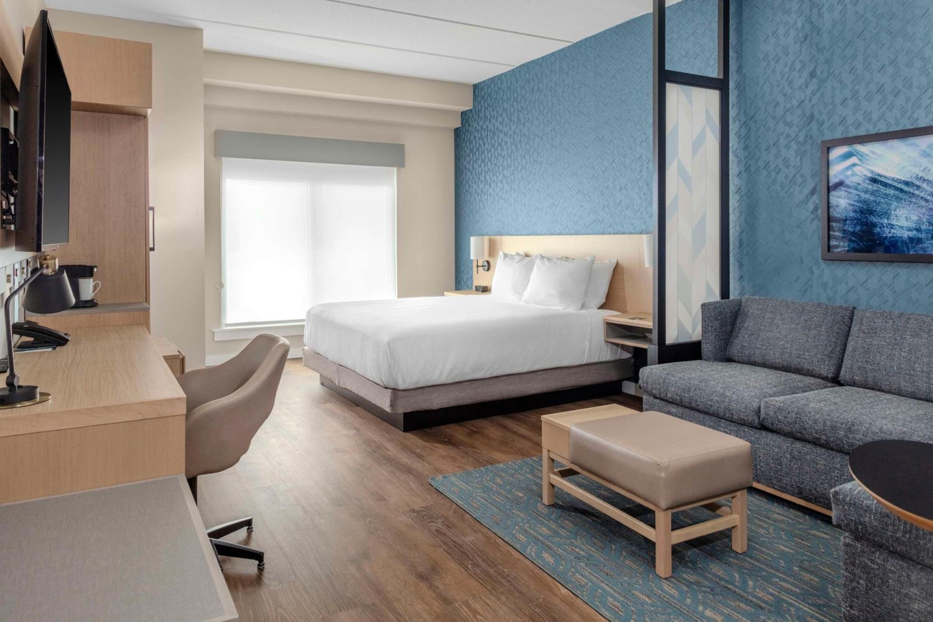 King Room with Sofa Bed - Photo 1