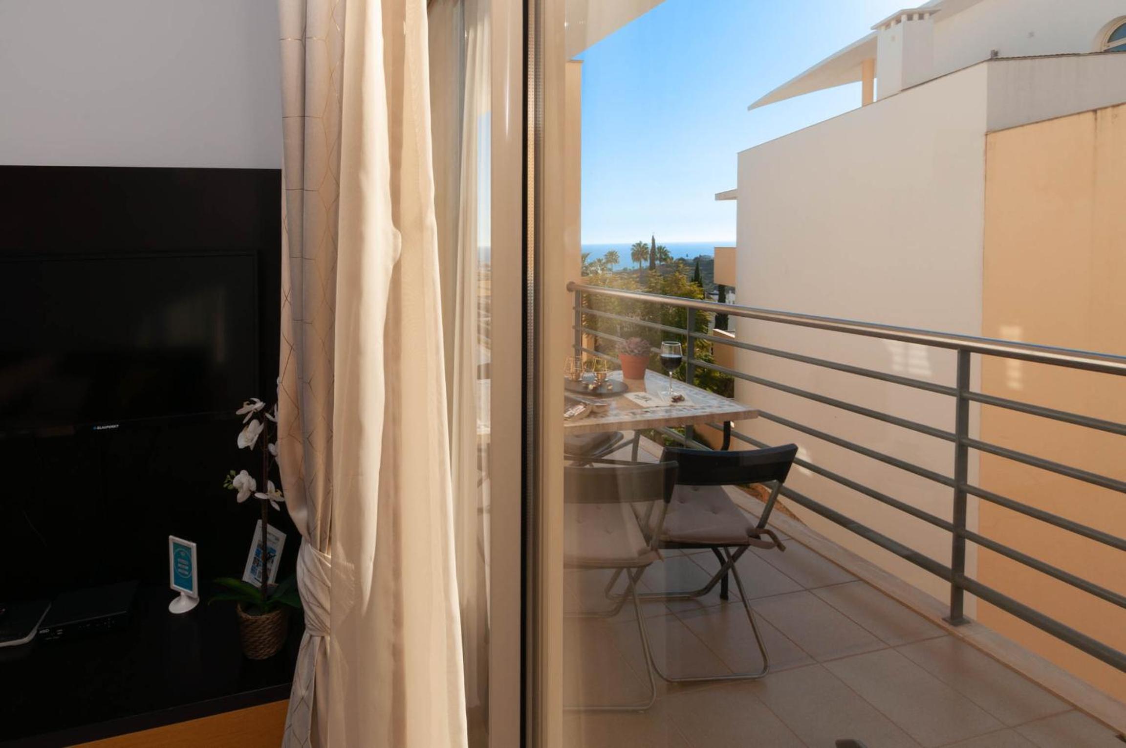 One-Bedroom Apartment with Partial Sea View - Photo 17