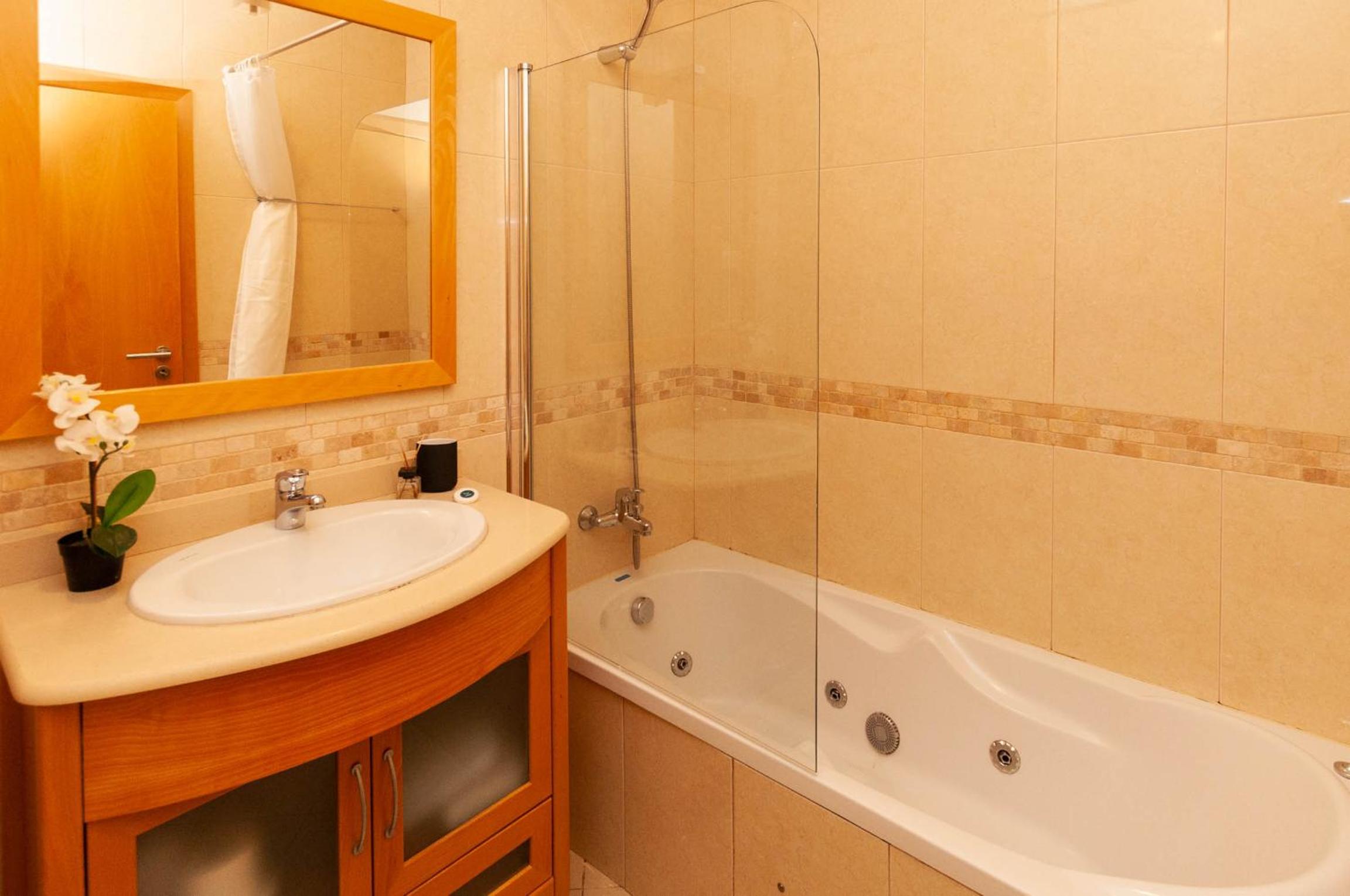 One-Bedroom Apartment with Partial Sea View - Photo 22