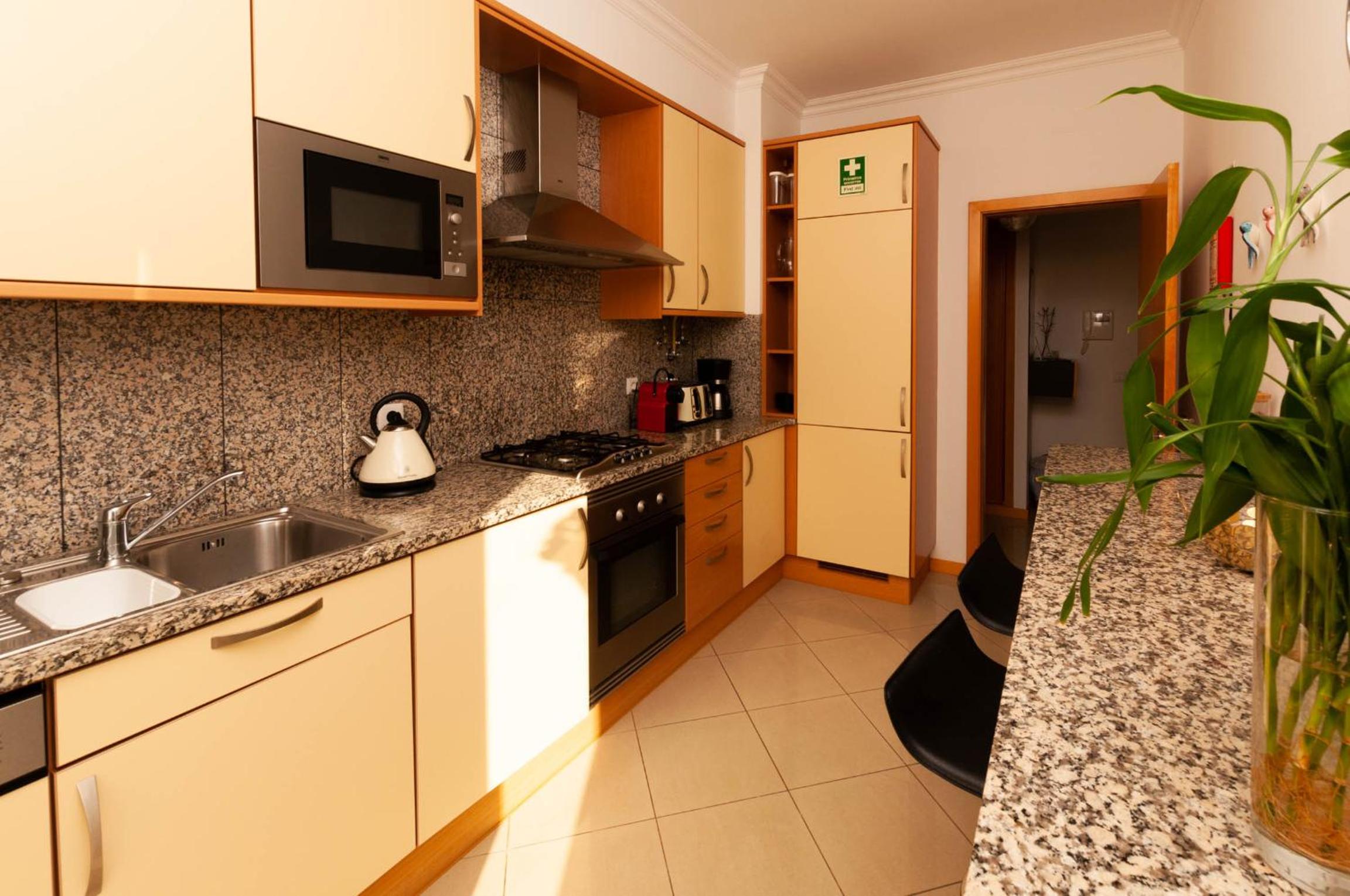 One-Bedroom Apartment with Partial Sea View - Photo 21