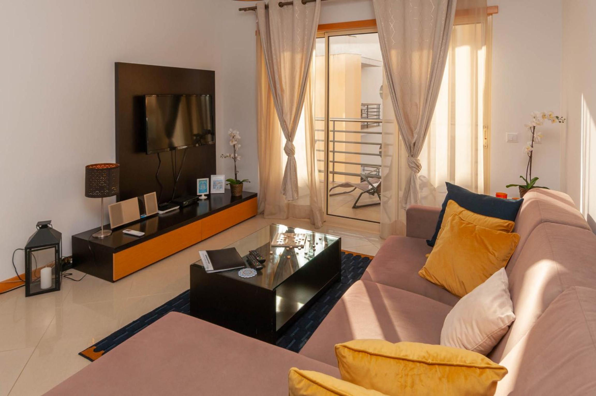 One-Bedroom Apartment with Partial Sea View - Photo 18