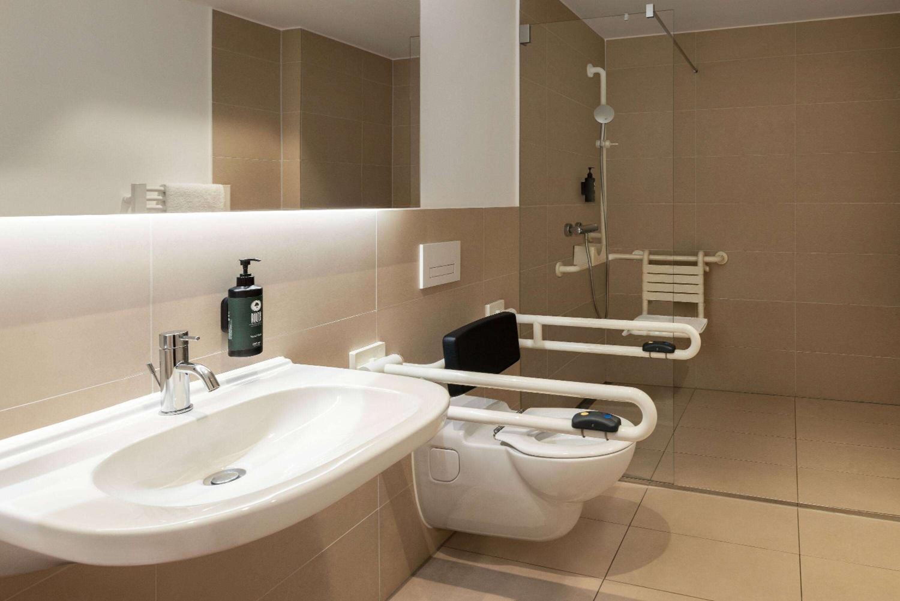 Double Room - Disability Access photo 2