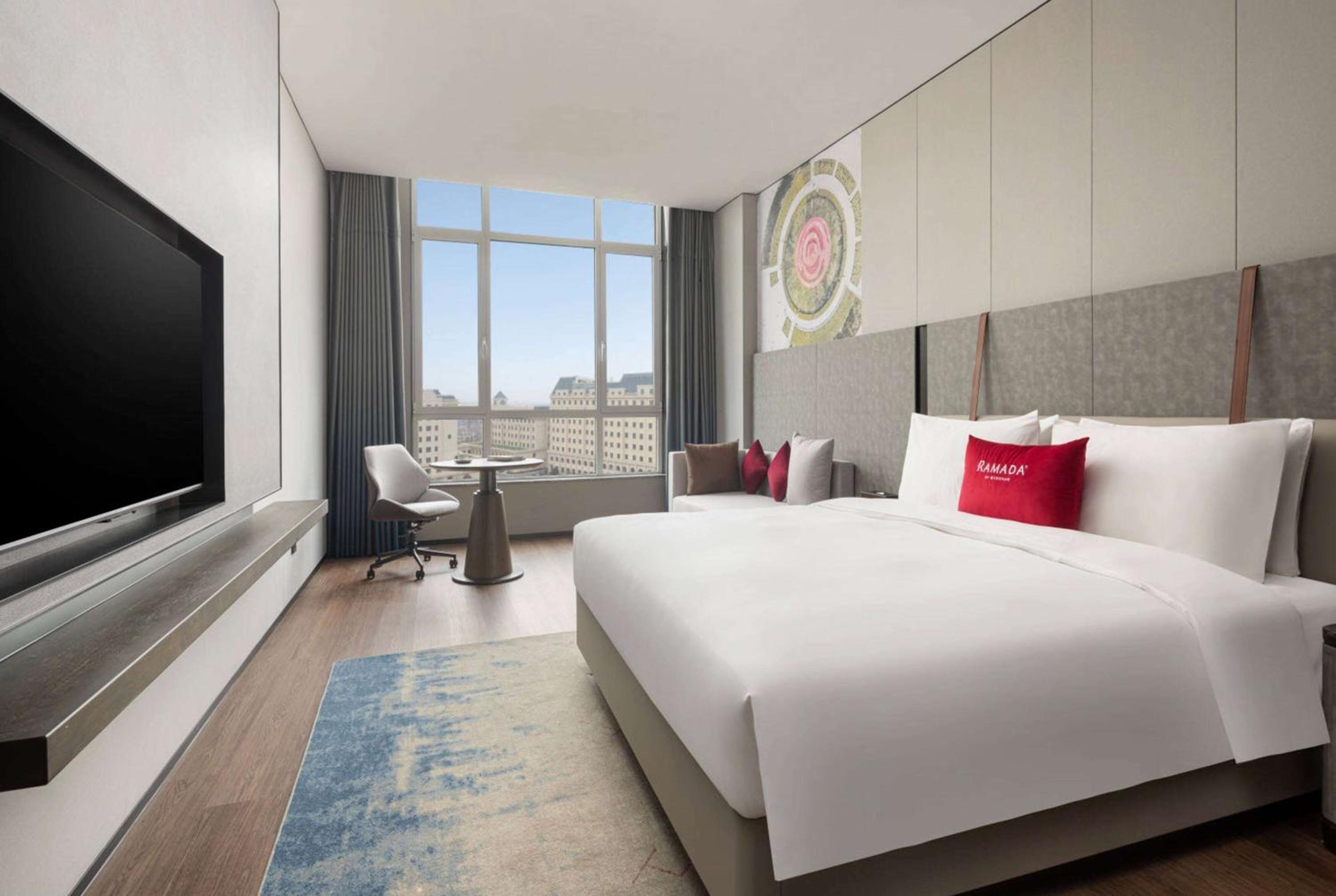 Deluxe King Room photo 1