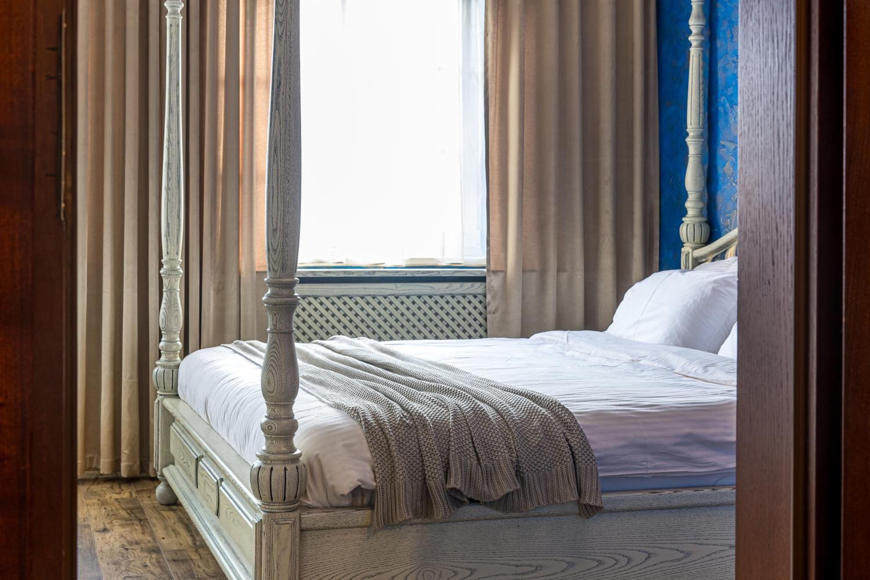 Superior King Suite - Photo 5