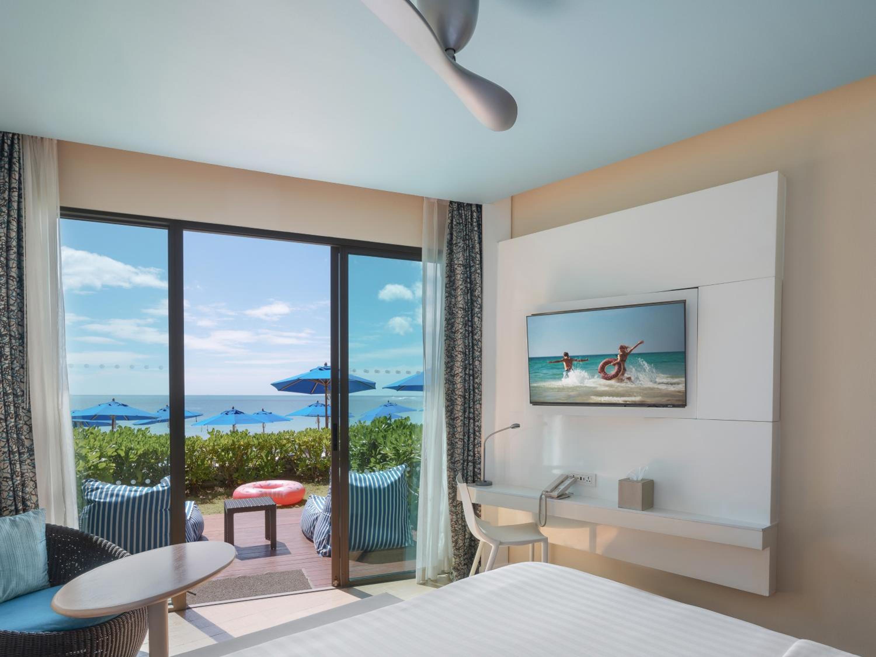 Deluxe Beachfront Twin