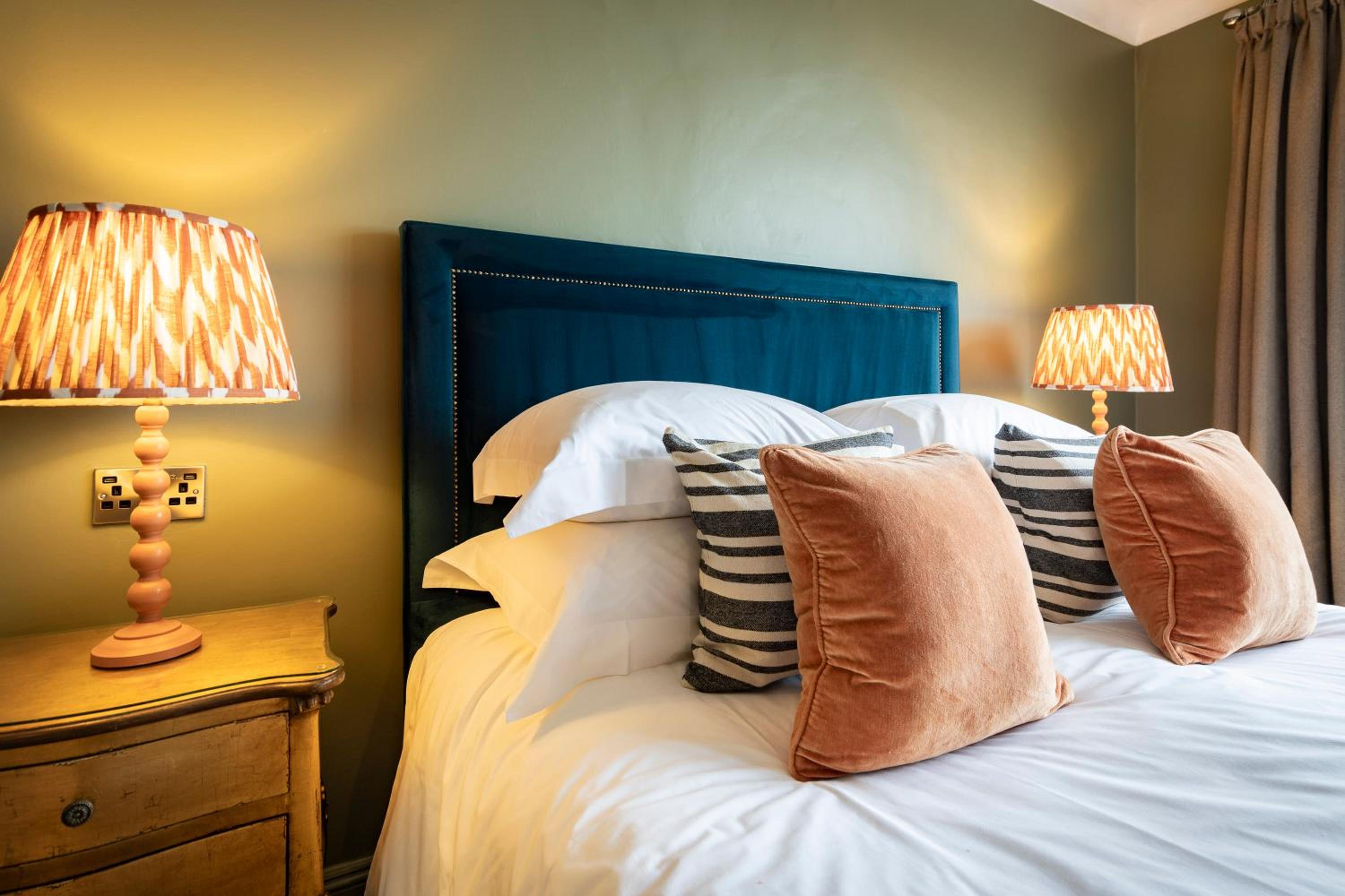 Deluxe King Room with Sea View - Photo 6