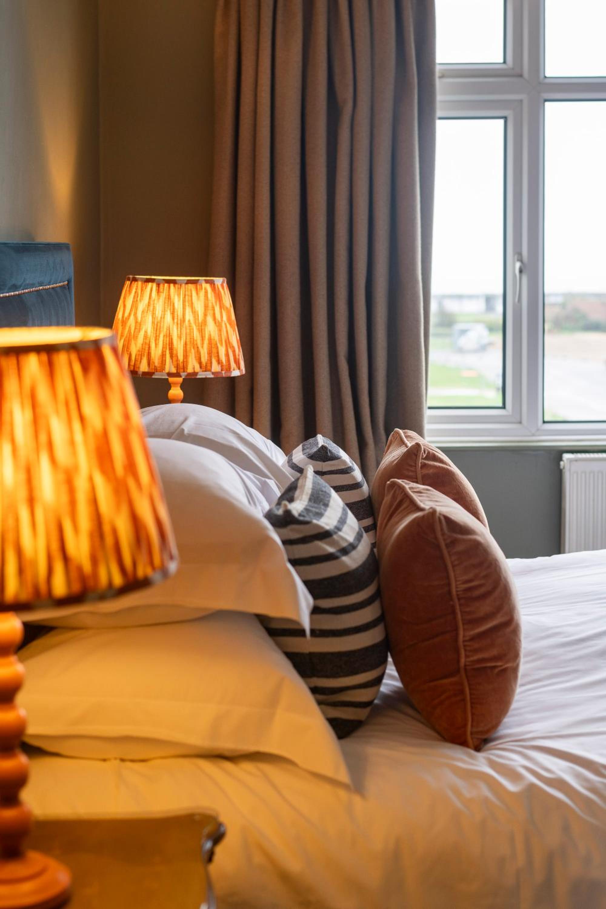 Deluxe King Room with Sea View - Photo 1
